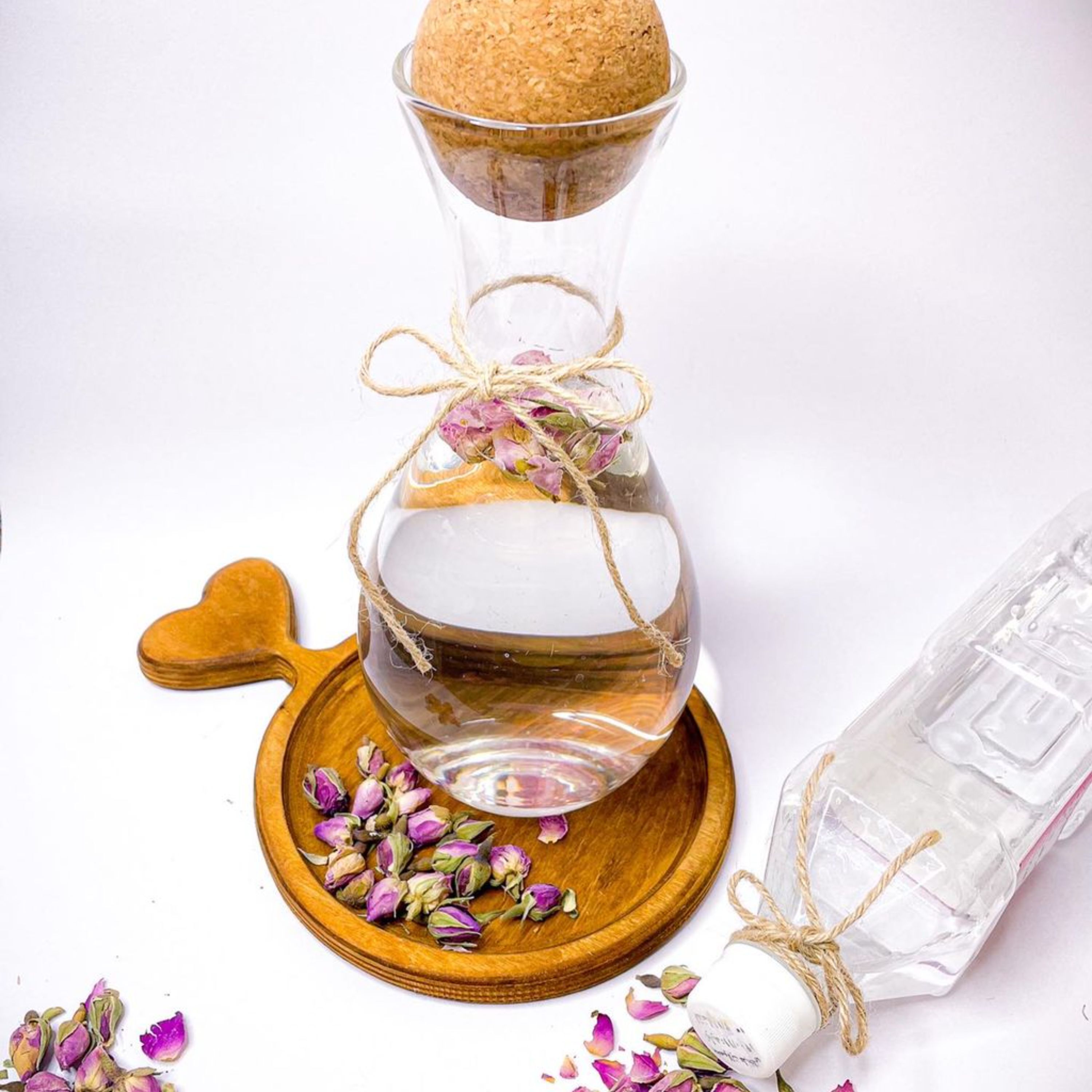 گلاب ممتاز کاشان  با عطر بینظیر یک لیتری (مستقیم از کارگاه )