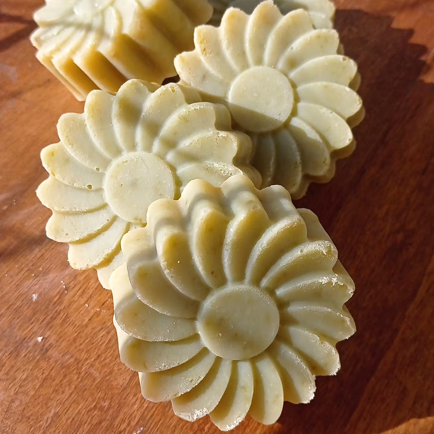 صابون مرطوب کننده خیار رایحه ثمین