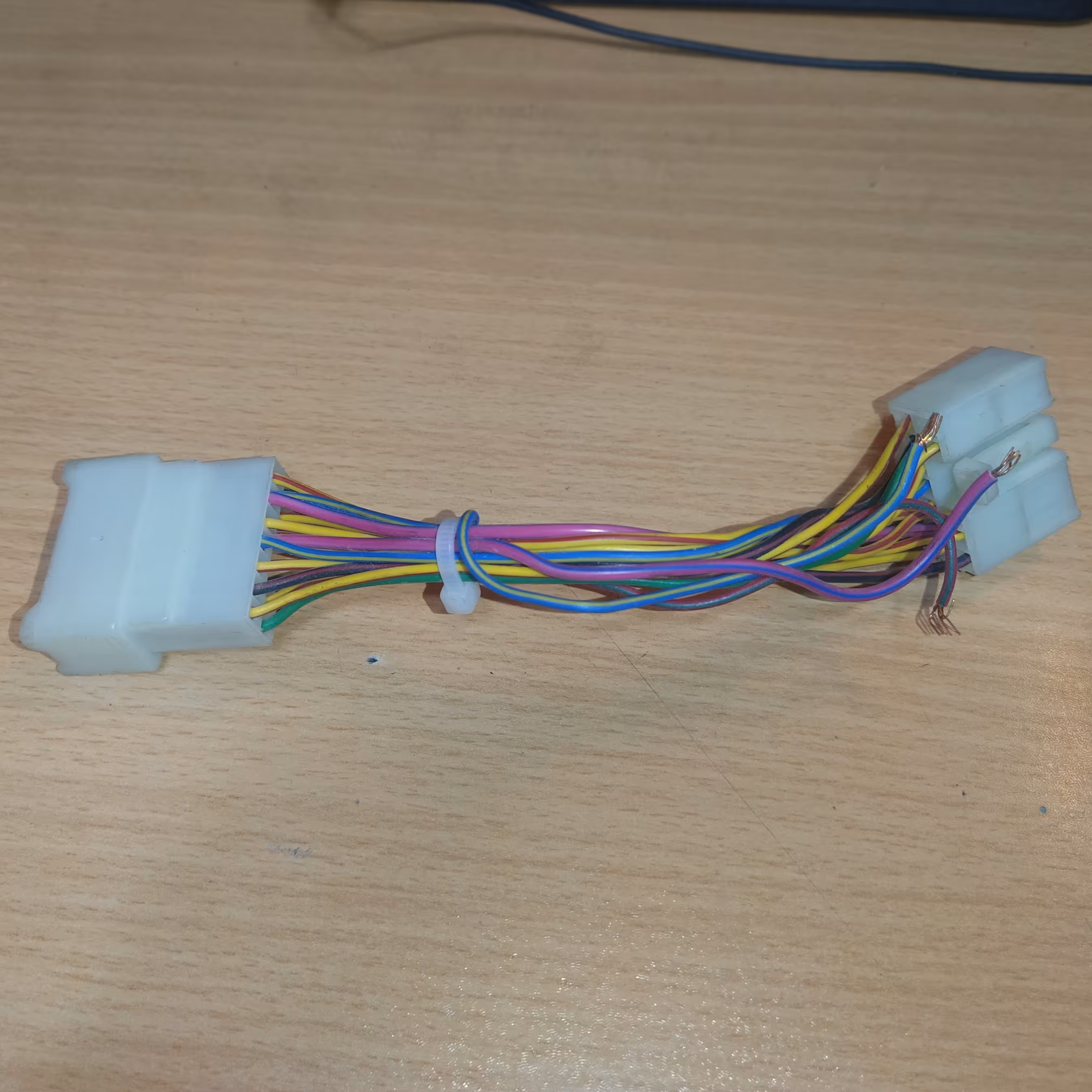 سوکت فابریک دزدگیر مخصوص پراید قدیمی زیر مدل 89