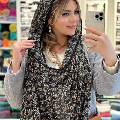 شال نخ پنبه پلیسه وارداتی طرح گل دور سکه ای