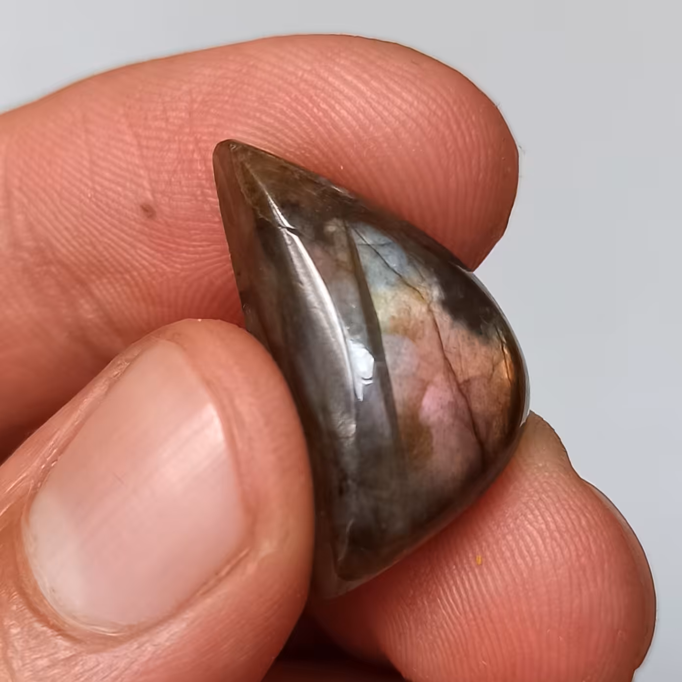 نگین سنگ لابرادوریت بنفش نقره ای تراش دفرمه کد 152