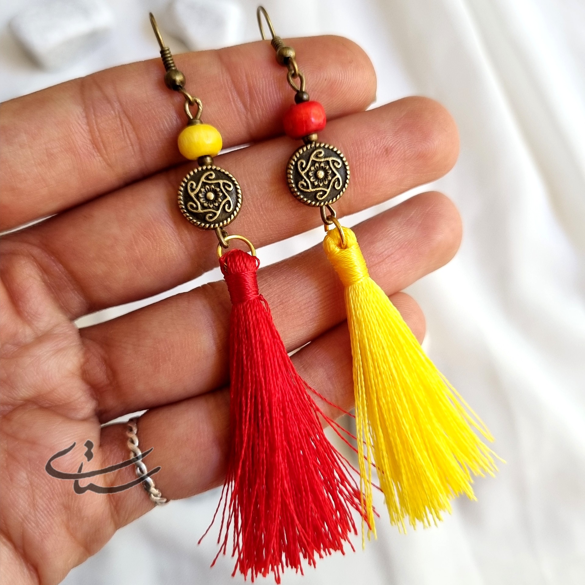 گوشوار آویز تابتا منگوله زرد و قرمز