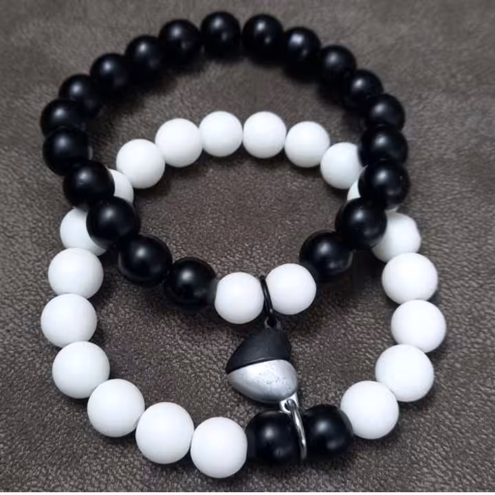 دستبند دوستی مگنتی سیاه سفید و طلایی