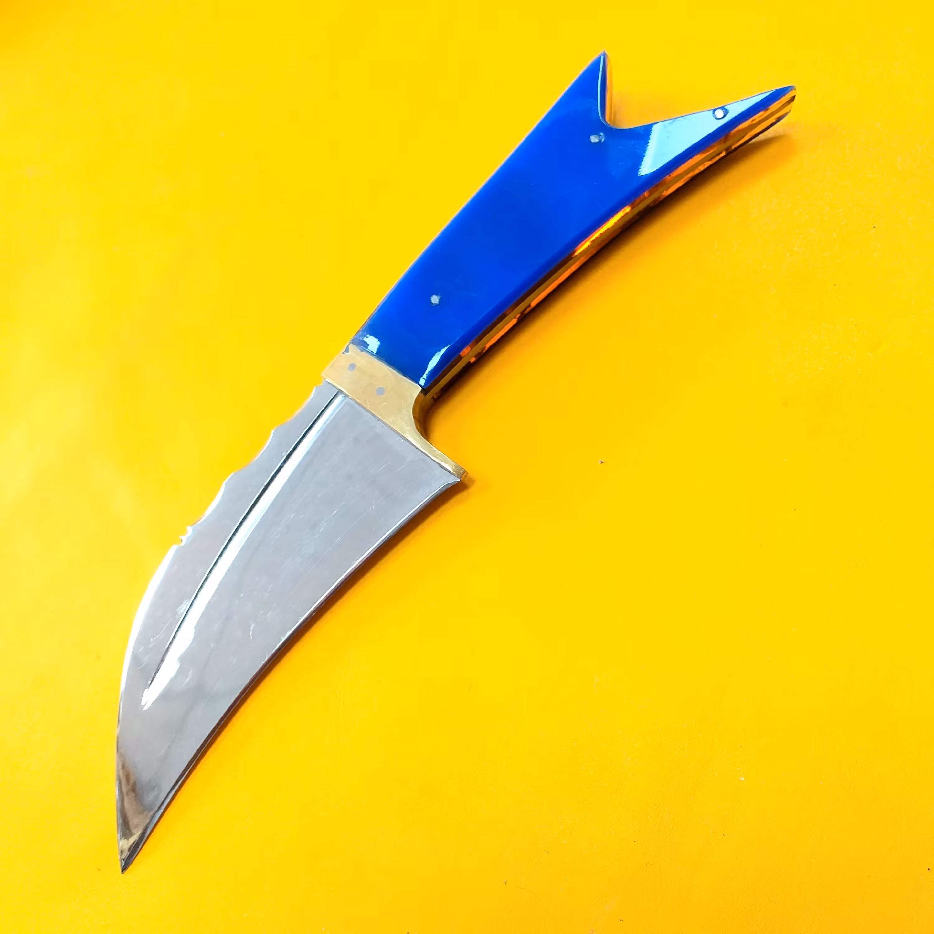 چاقو فولادی زنجان مخصوص پاک کردن ماهی طول کل 23 سانت  جنس فولاد فنر ماشین تویوتا خارجی دسته فیبر گلس محکم و مقاوم