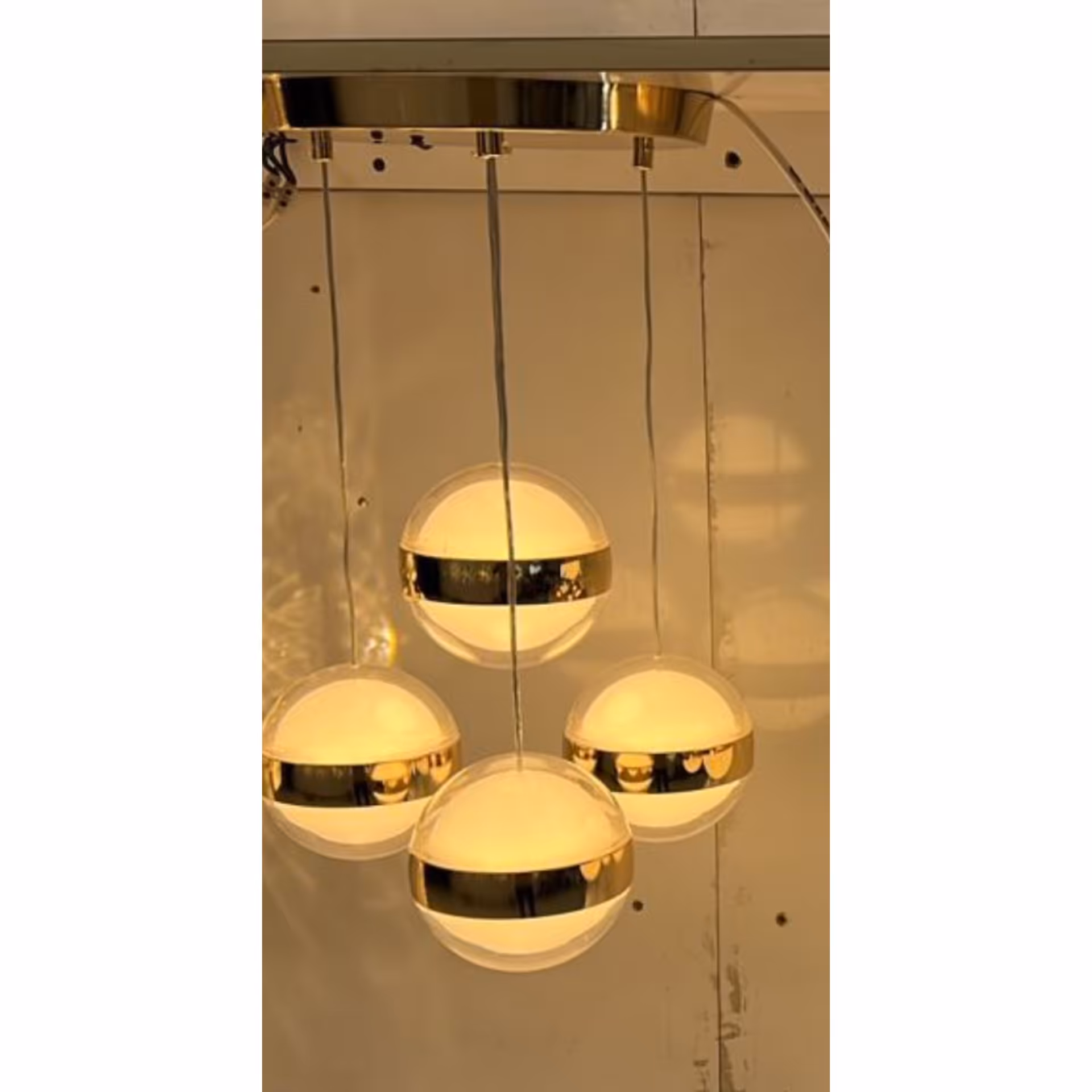 لوسترمدرن  ال ای دی آویز کد 502 دارای گارانتی و خدمات پس از فروش