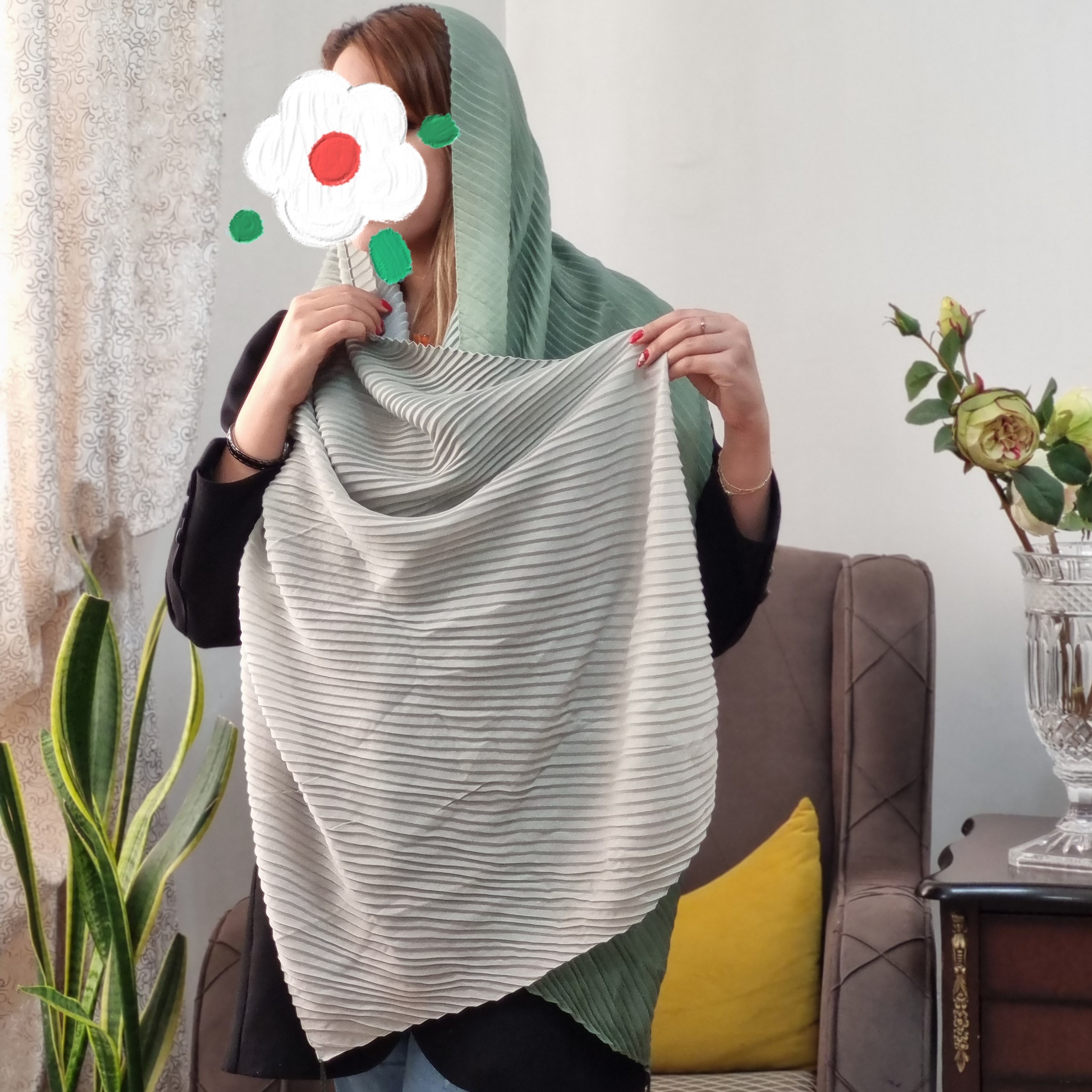 شال پلیسه بسیار باکیفیت جنس لطیف اصلا لیز نیست ایستایی عالی دارد