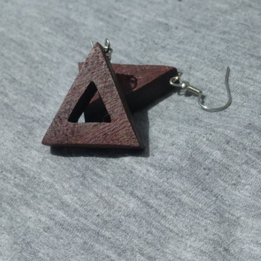 گوشواره چوبی دستساز طرح مثلث