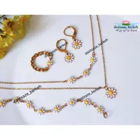 سرویس بابونه ، سرویس دخترانه بابونه  ، شامل دو گردنبند ، دستبند ، گوشواره و انگشتر قبل از سفارش موجودی بگیرین 