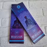 عود دستساز بلو مدیتیشن برند نابیلا محصول هند وزن 50 گرم حدودا 25 شاخه رایحه بسیار ملایم و شیک 