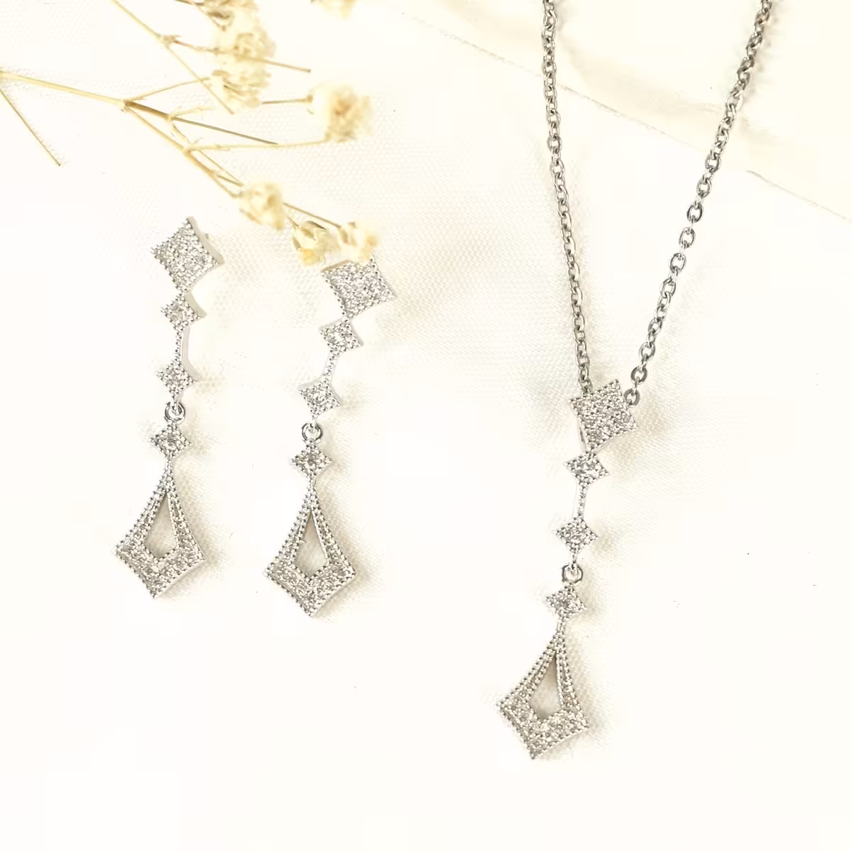 نیمست آویز لوزی نقره طرح کلاسیک کد 8354