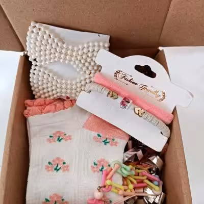 پک‌ اقتصادی هدیه دخترانه و زنانه صورتی سفید