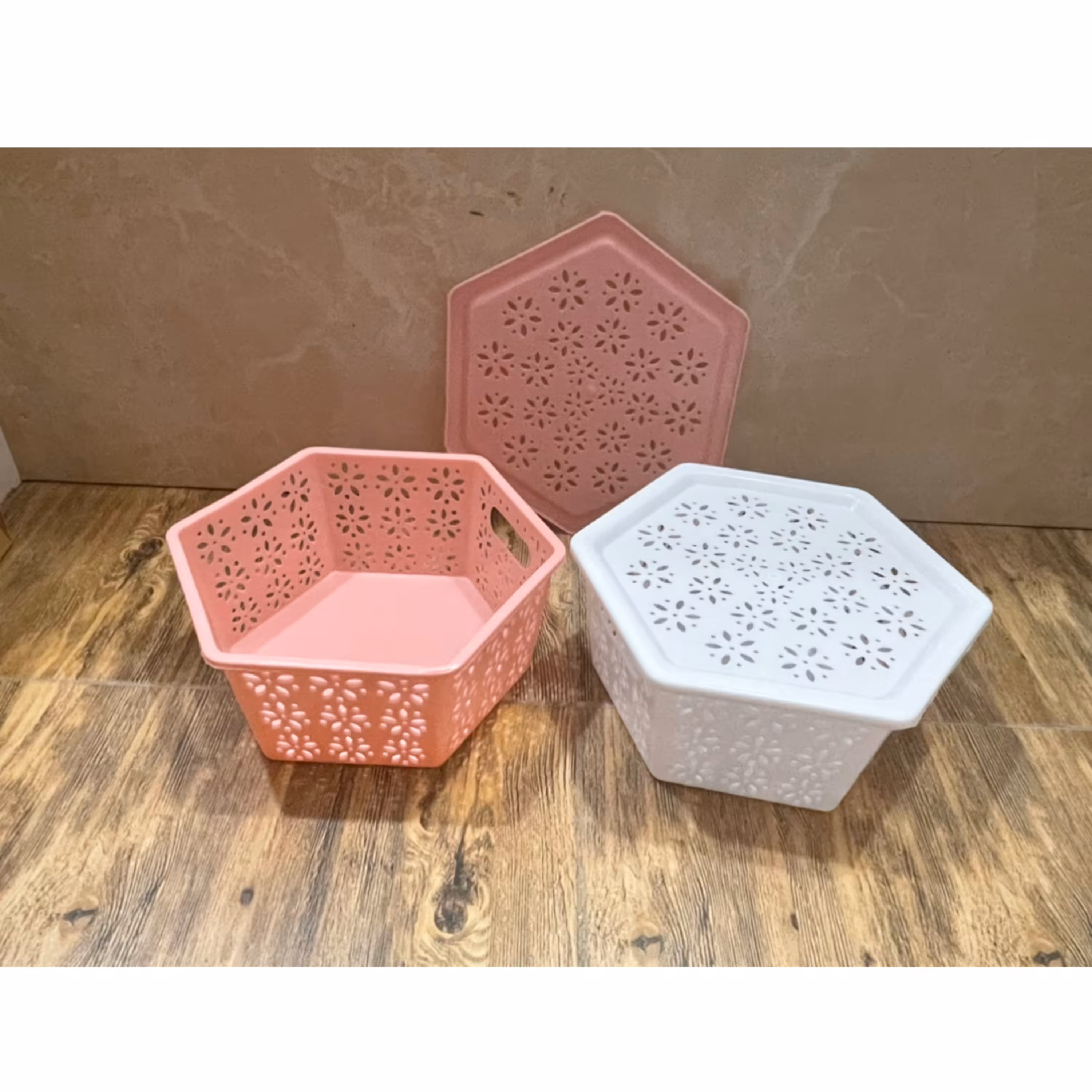 طرف درب داره میوه و سبزی