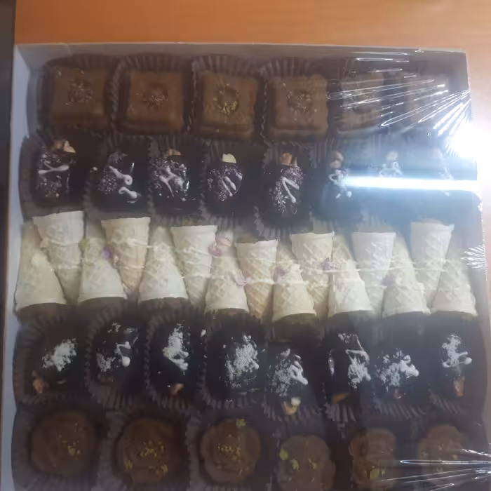 حلوای مجلسی میکس حلوا وخرما 