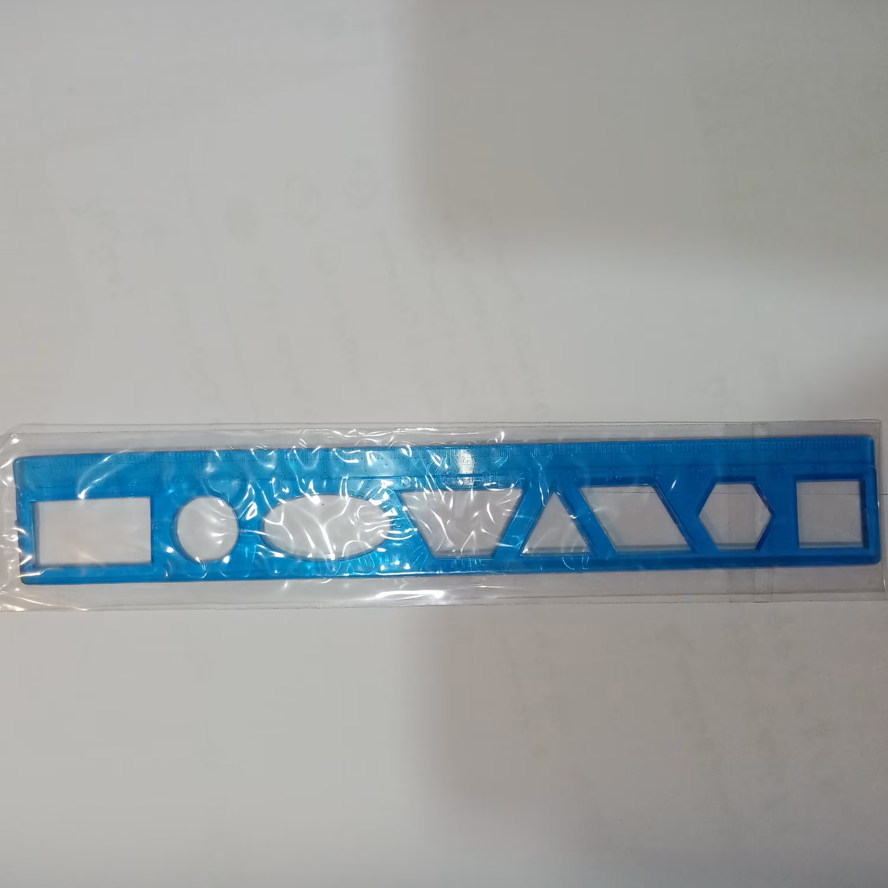 خط کش و شابلون اشکال هندسی ژله ای نشکن 8 طرح
20 سانتی