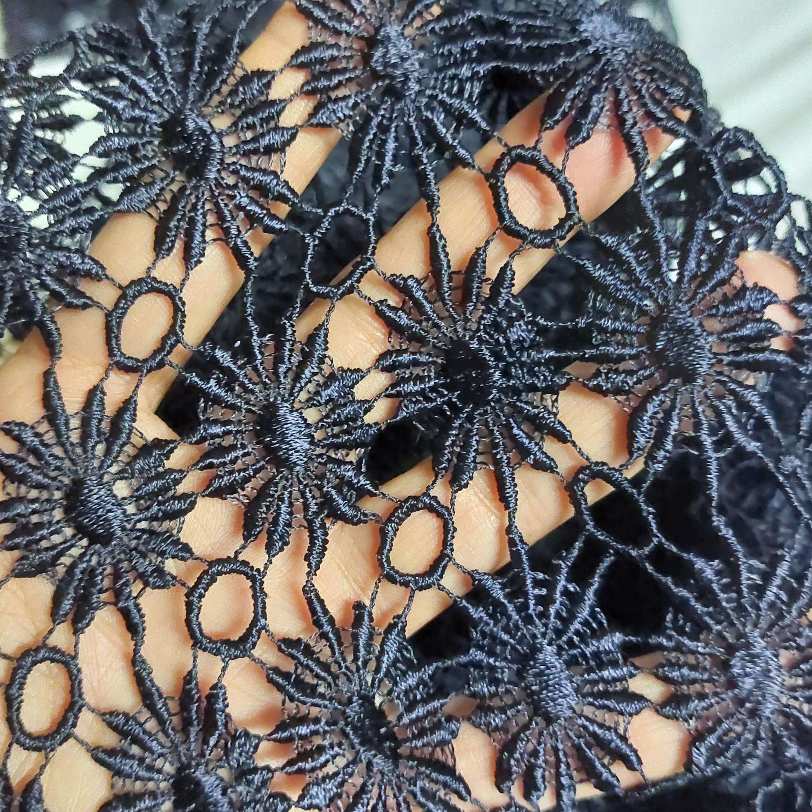 پارچه گیپور اصل قدیمی 175سانت باعرض107سانت متری380ت قیمت کل زده شده