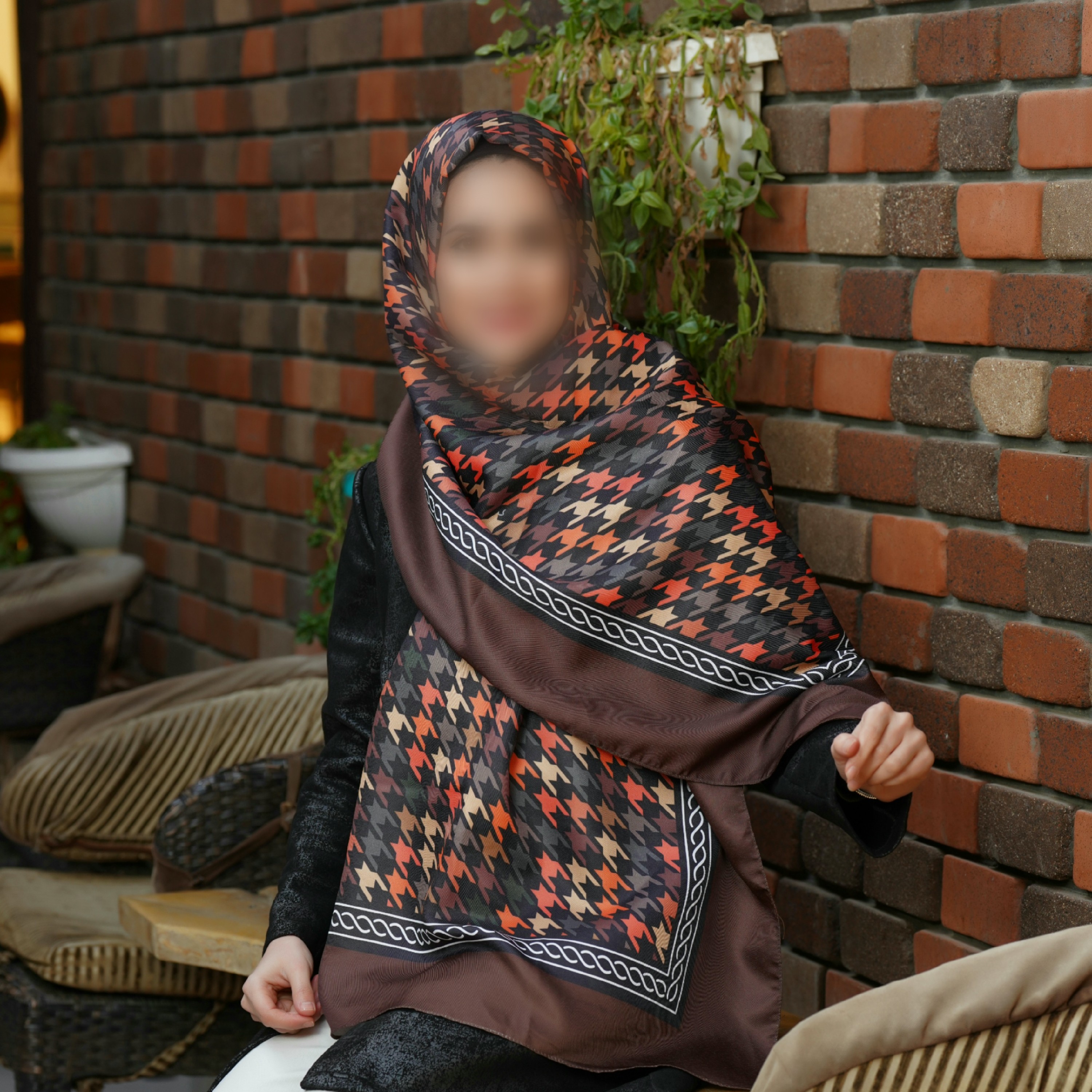 شال قهوه ای نخی