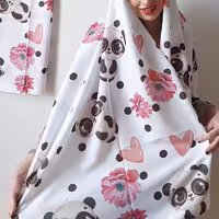 شال پاندایی کد 3 فانتزی دوردوخت بسیار لطیف و خنک زمینه سفید