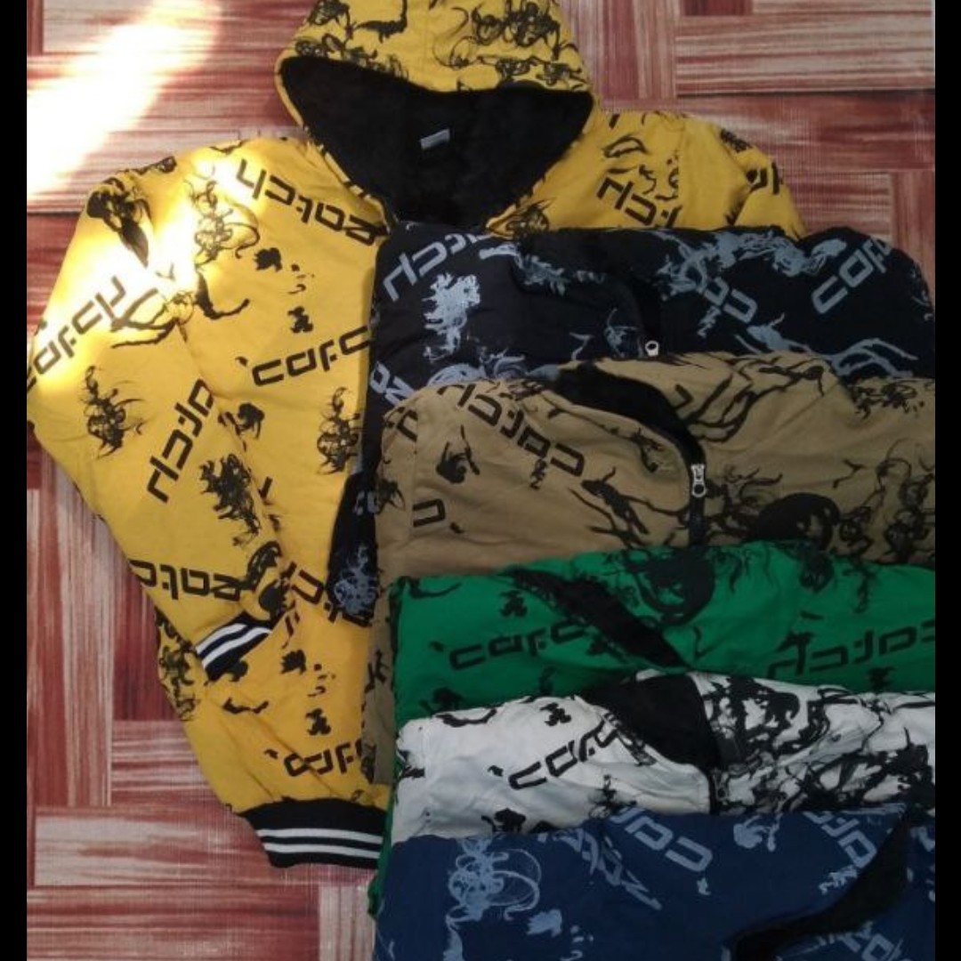 سویشرت مردانه  داخل کامل خزدار جنس رویه اعلا  زیپ خور  سایز xl و 2xبا رنگ بندی داخل عکس کلاه دار کیفیت بالا 