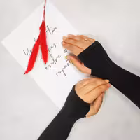 ساق دست ورزشی فینگردار دارای رنگبندی و کیفیت عالی قبل از ثبت موجودی بگیرید