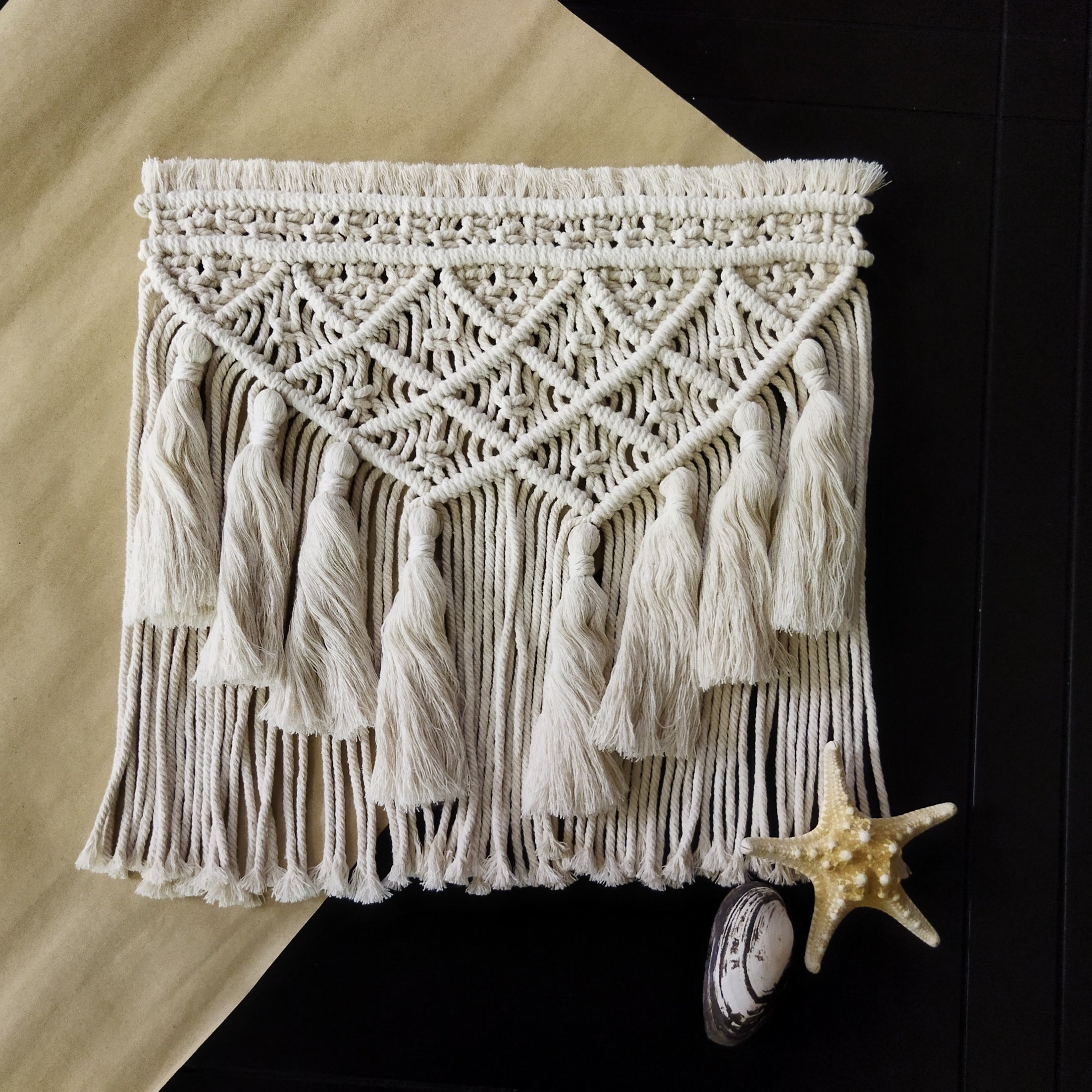 کاور کوسن مکرومه، به سایز40×40،به رنگ کرم روشن