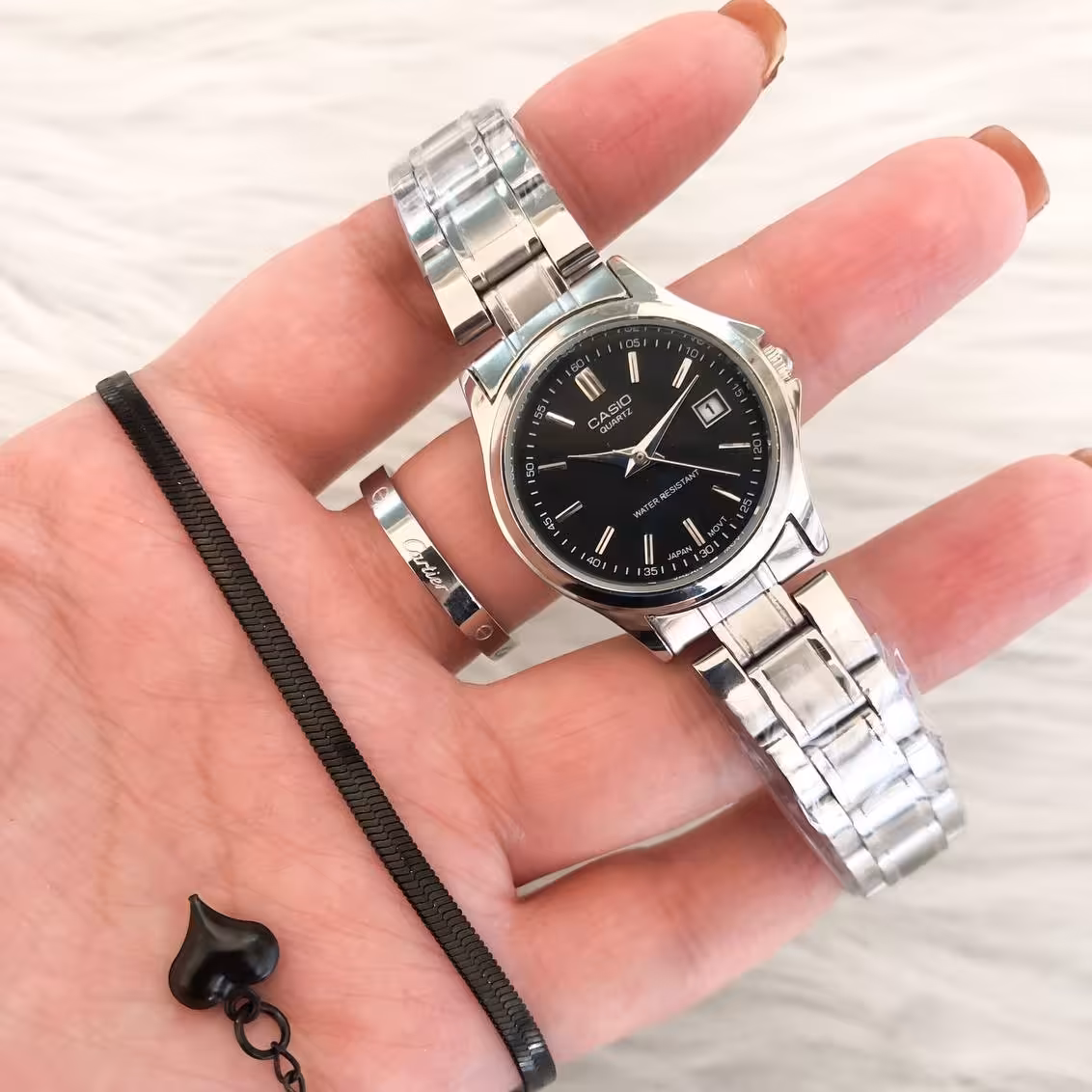 ساعت کاسیو زنانه بنداستیل صفحه مشکی ست دستبند و انگشتر