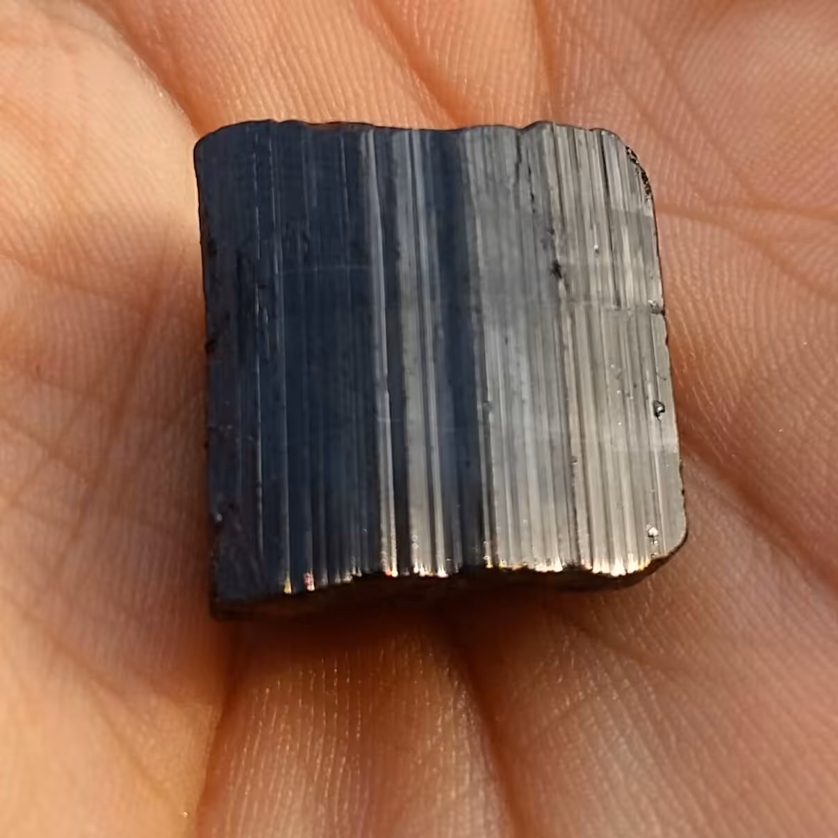 سنگ راف تورمالین شرول وارداتی بینظیر شاااهکار خلقت 100درصد طبیعی
مناسب جهت کلکسیون و ساخت نگین ارزشمند