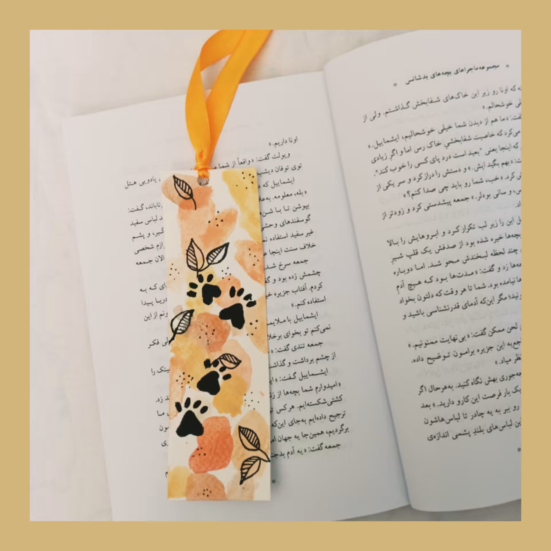 بوک مارک کتاب طرح پنجه و برگ.رنگ های پاییزی