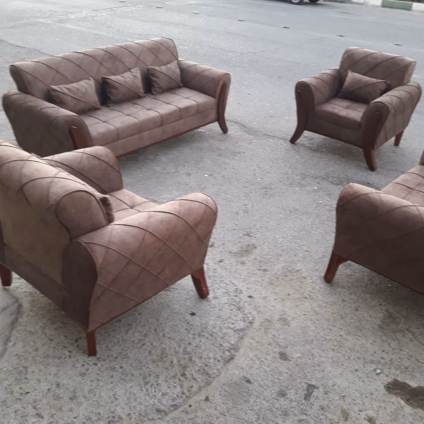 مبل راحتی اسکارلت پایه چوبی و فلزی با کیفیتی عالی