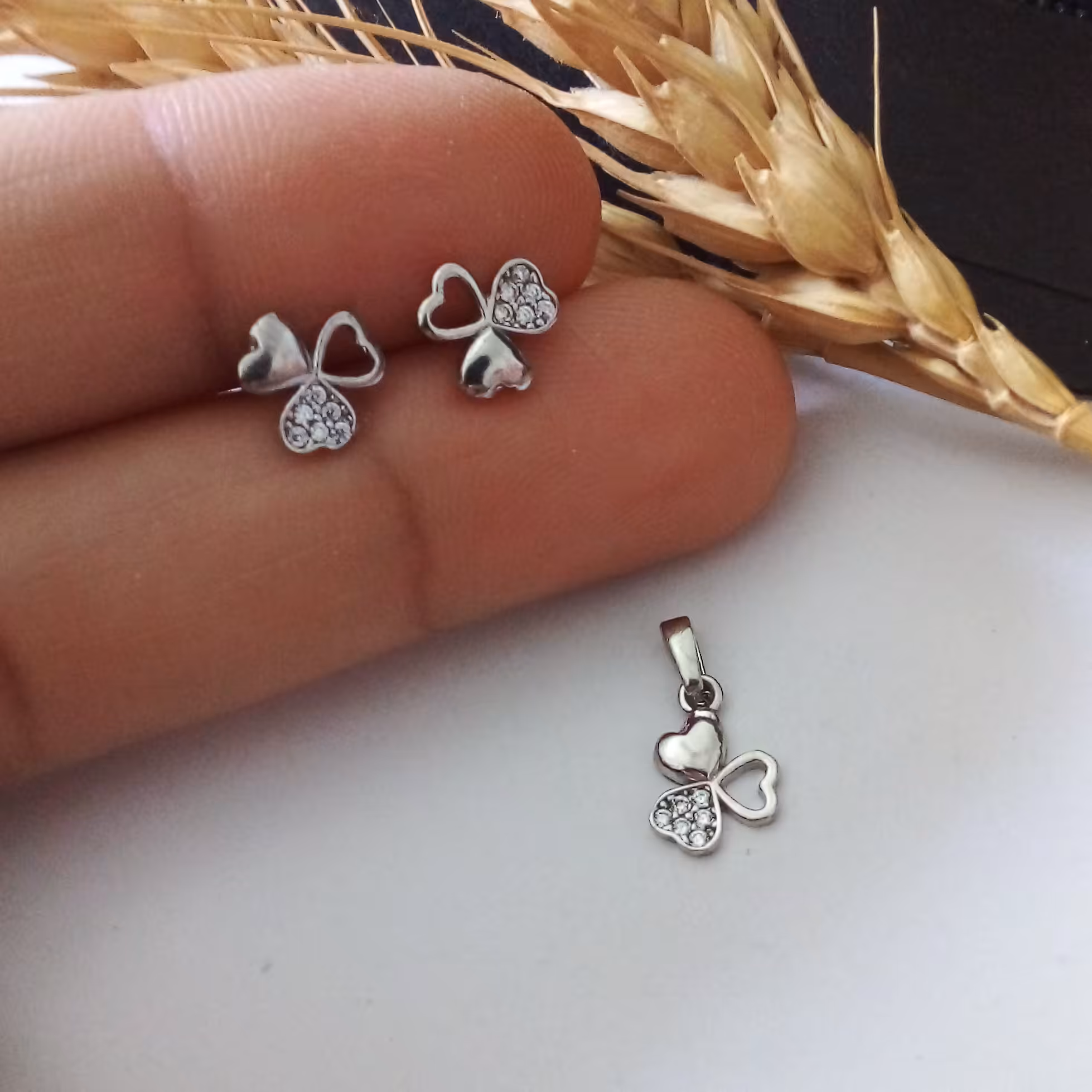 نیم ست نقره عیار 925 با روکش طلا و طرح جواهری بسیار شیک و زیبا 