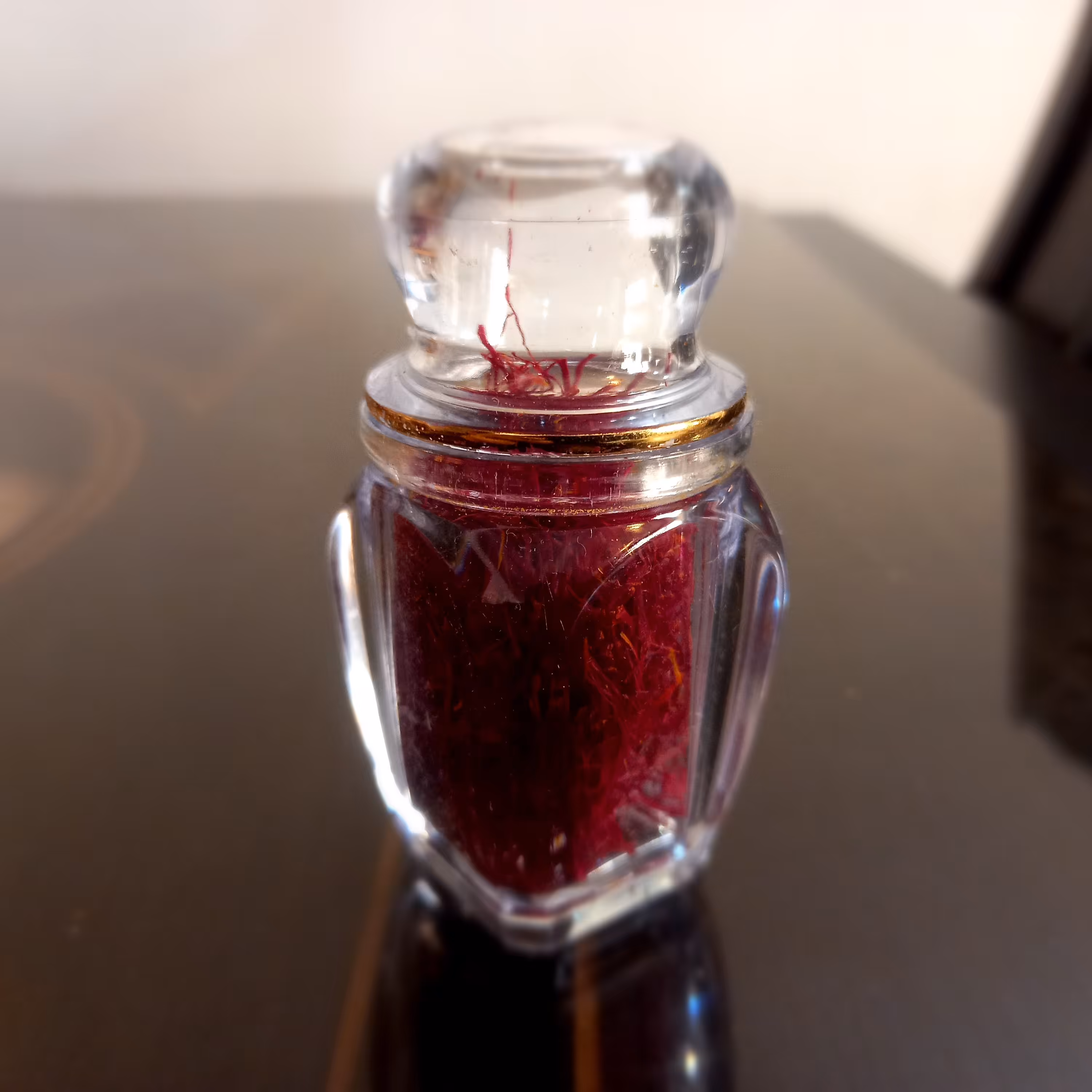 زعفران طبیعی-2 گرمی-بهترین عطر  و رنگ-اصل خراسان رضوی