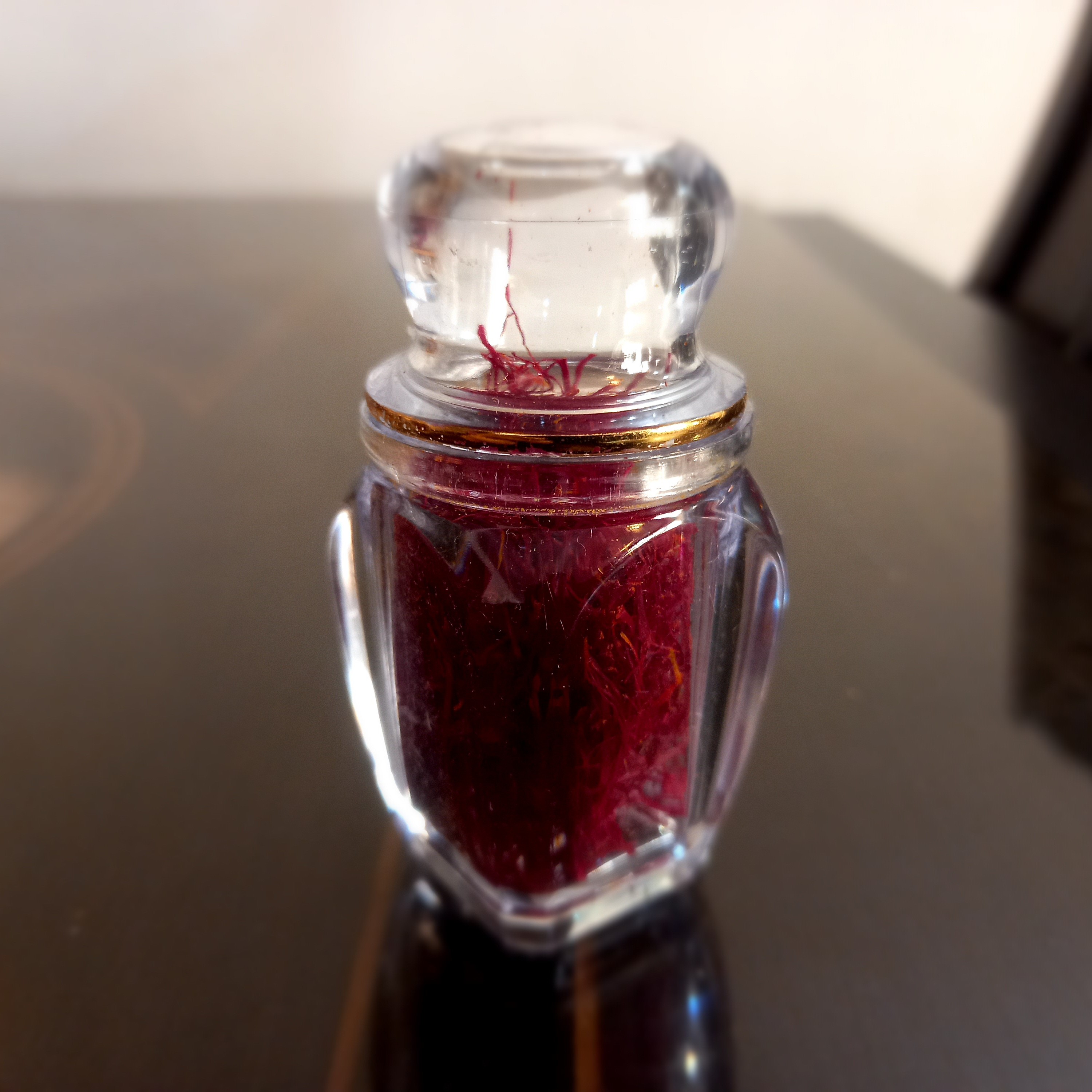 زعفران طبیعی-2 گرمی-بهترین عطر  و رنگ-اصل خراسان رضوی