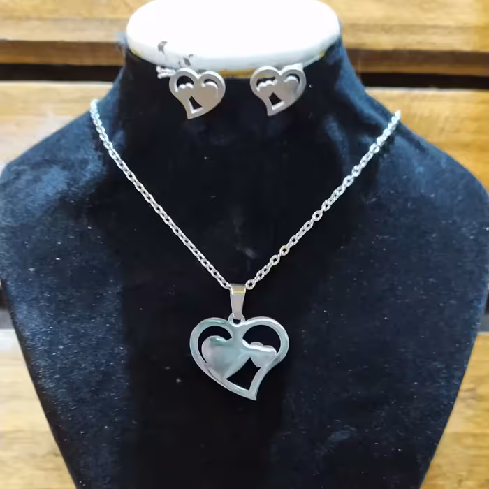 نیم ست استیل رنگ ثابت و ضد حساسیت با طراحی عالی و شیک ، طرح قلب