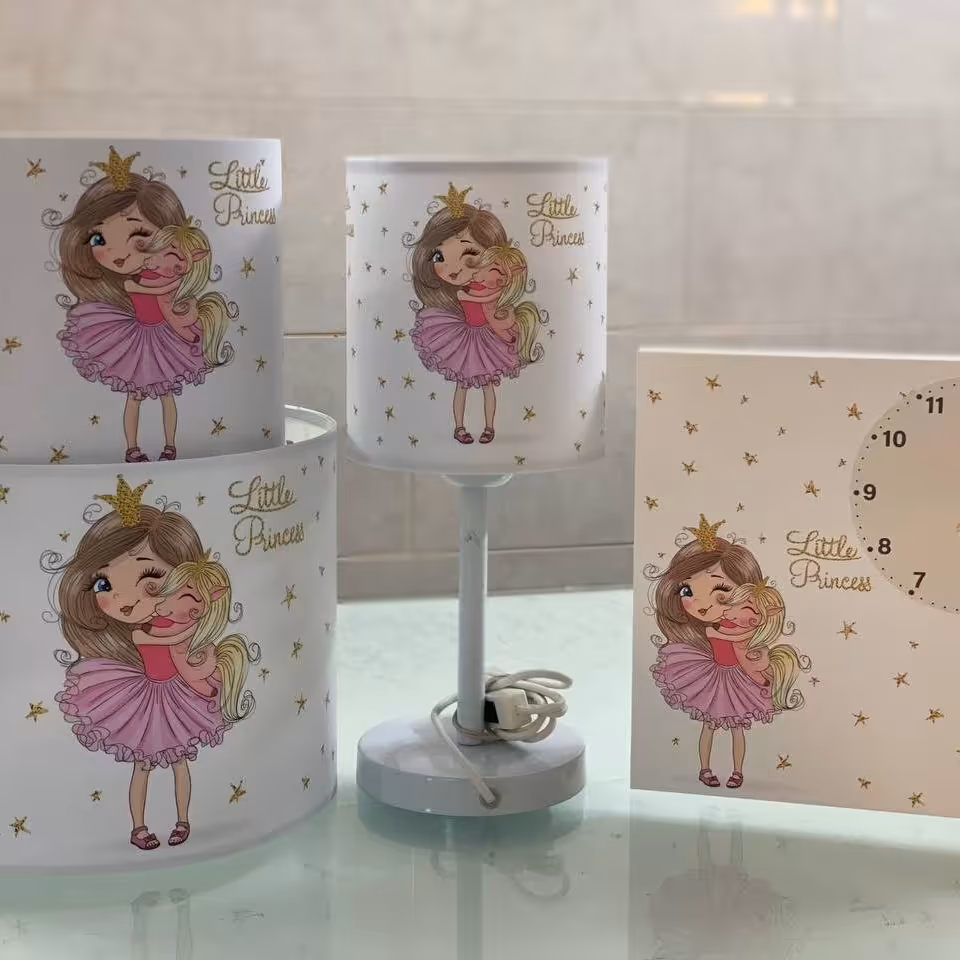 لوستر.دیوار کوب روشنایی.ساعت.آباژور تم دخترانه جنس طلق چاپی و کیفیت تضمینی 