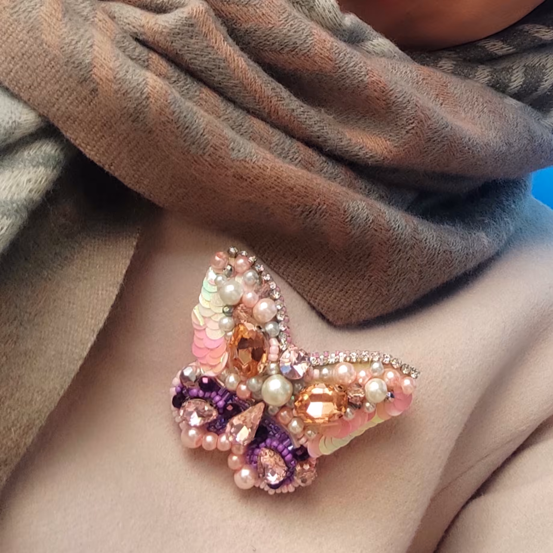 سنجاق سینه پروانه پرطرفدار که پروانه نماد از روح، جاودانگی، تولد دوباره و همچنین سمبلی از توانایی تبدیل شدن هستند .