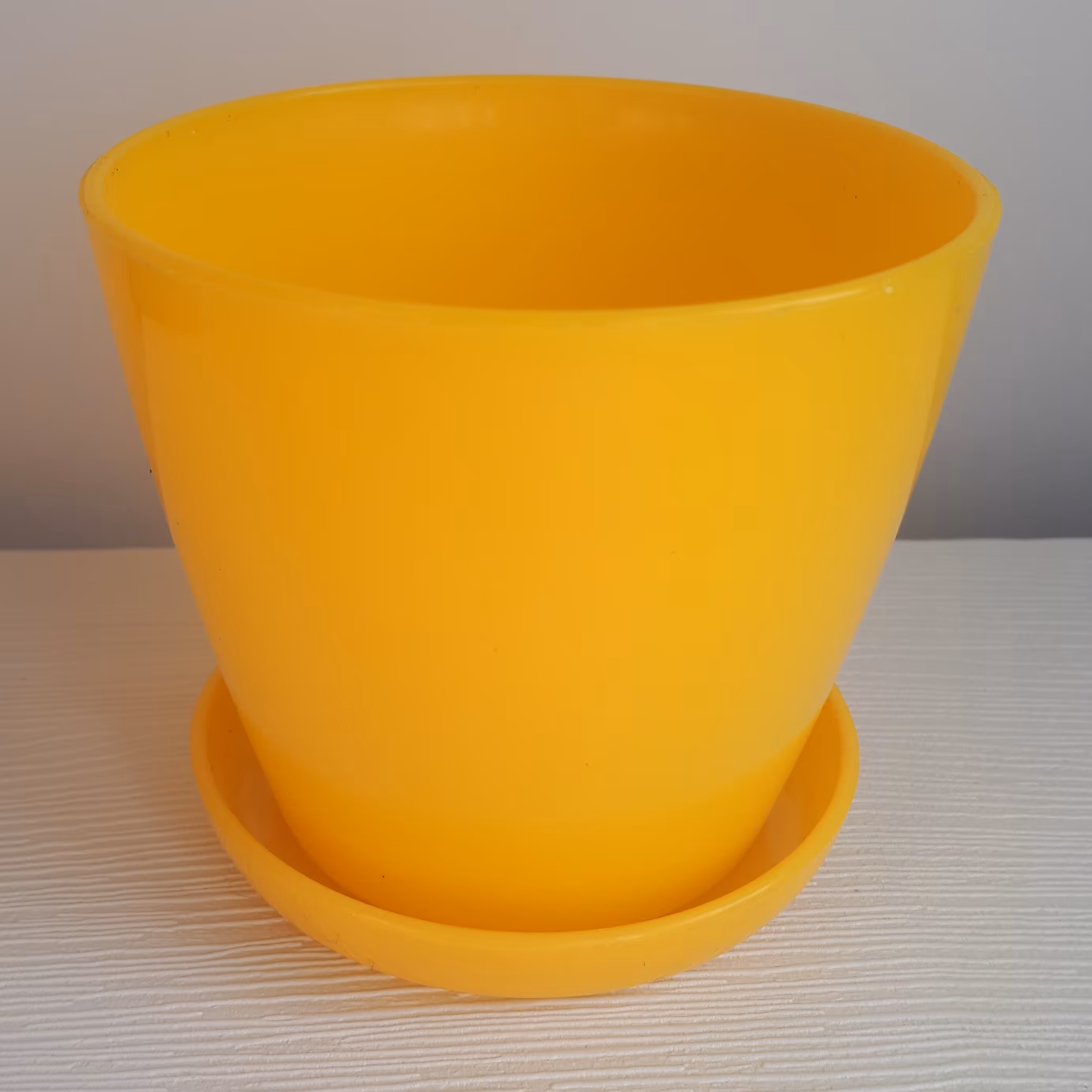 گلدان و زیرگلدان پلاستیکی زرد رنگ سایز9