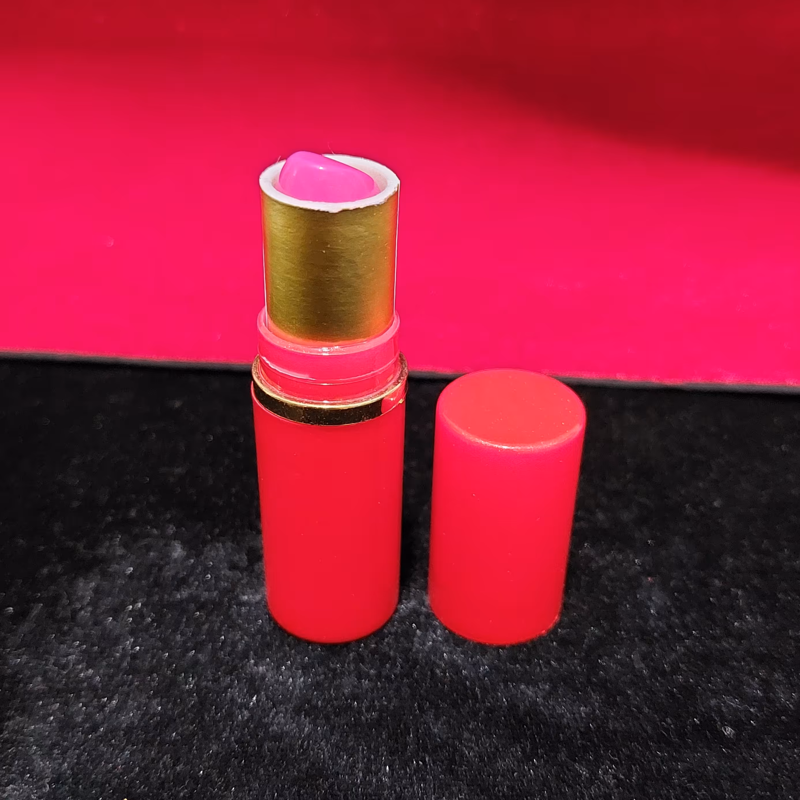 محصول شوخی روژ لب ( شوک)