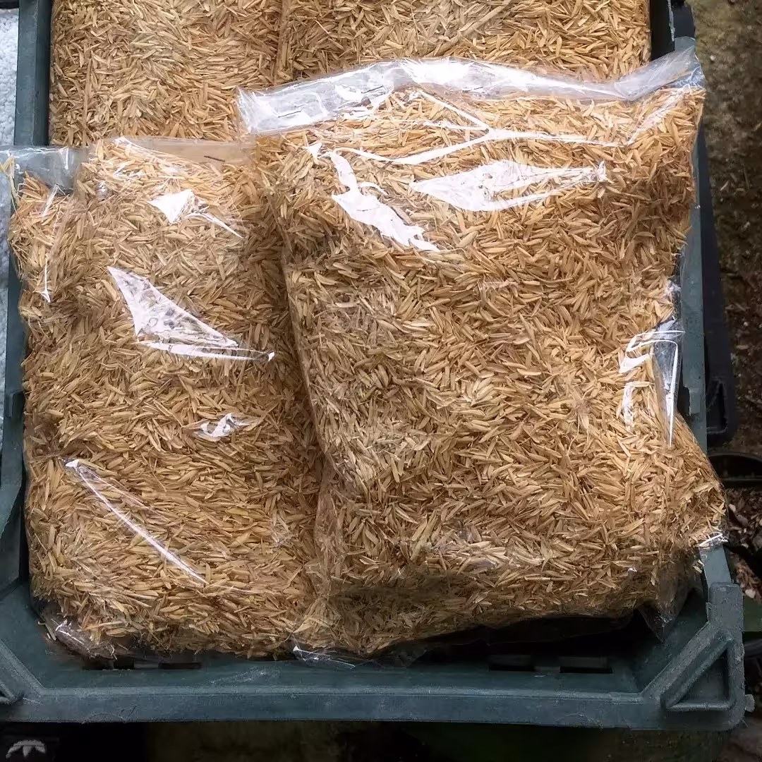 پوست برنج یا شلتوک ارسال با باربری و یا تیپاکس  هزینه به عهده مشتری و پس کرایه
