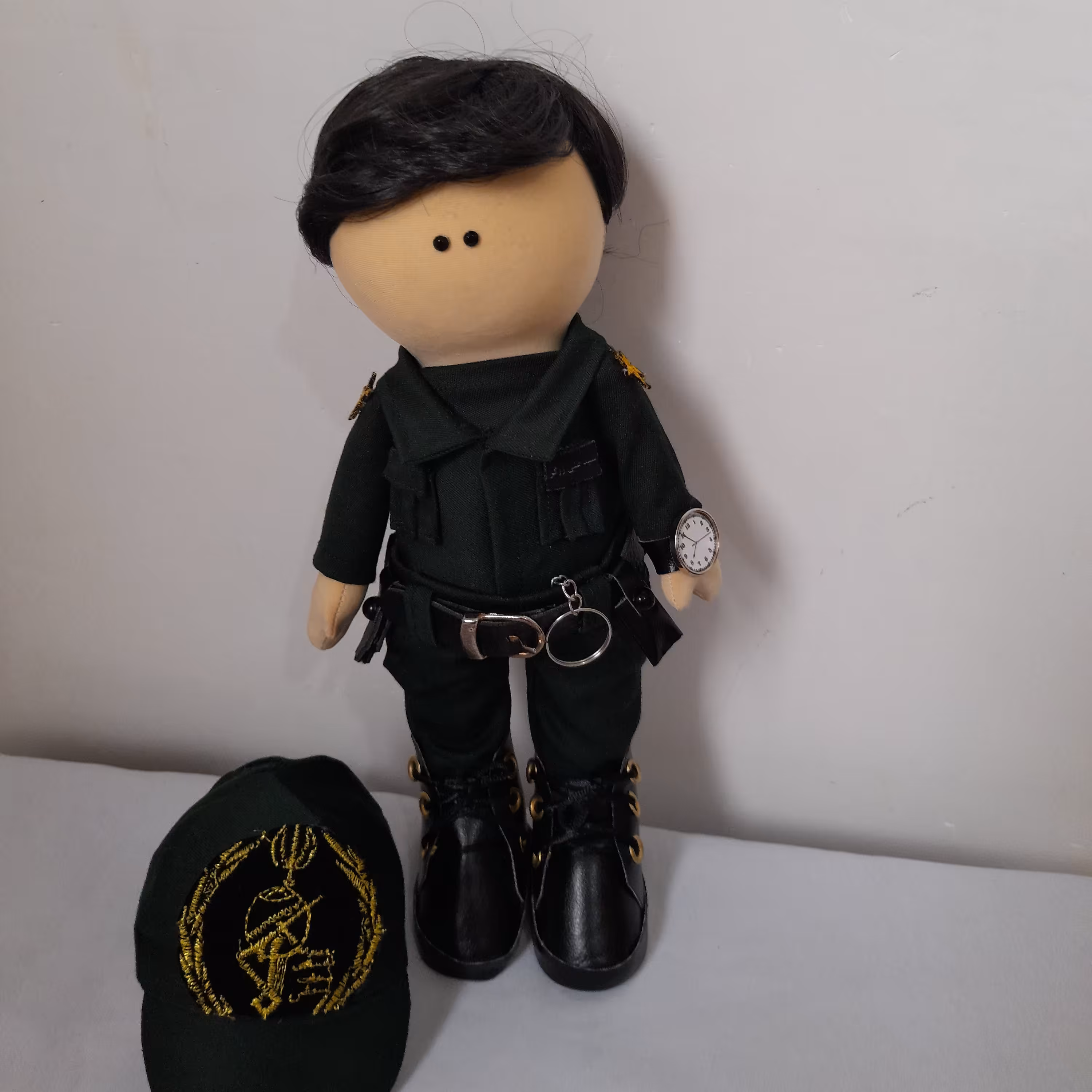 عروسک پاسدار