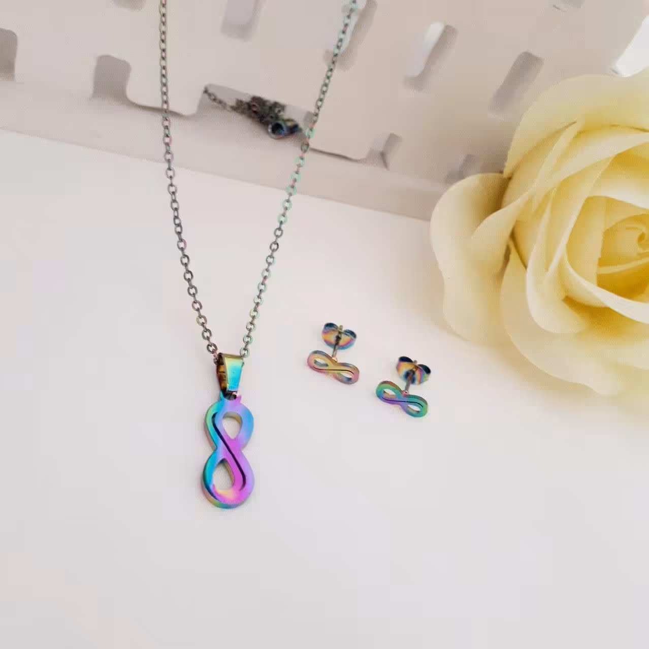 نیمست کد8235طرح طلا. استاینلس استیل. آبکاری طلا. رنگ ثابت. ضدحساسیت