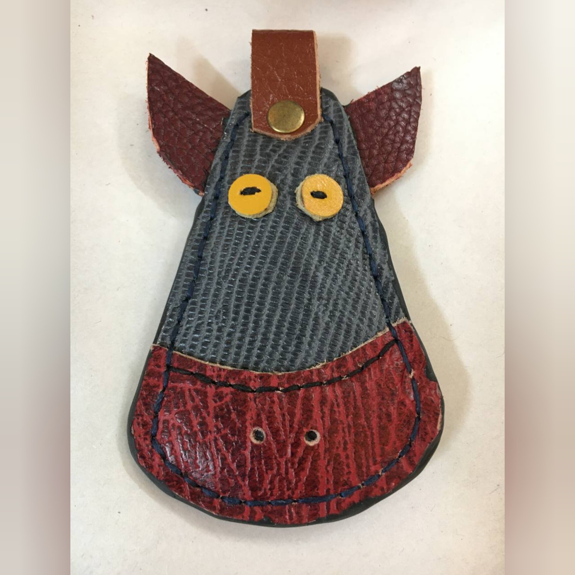 جاکلیدی یا جاسوییچی چرم گاوی دست دوز کد 3