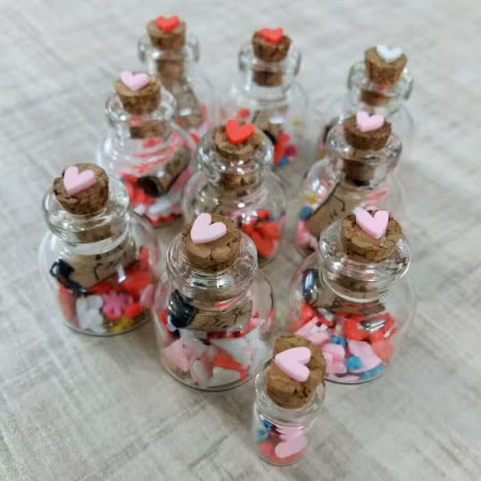 شیشه ارزو تزیینی قلب دار(طول شیشه 3 سانتی متر)