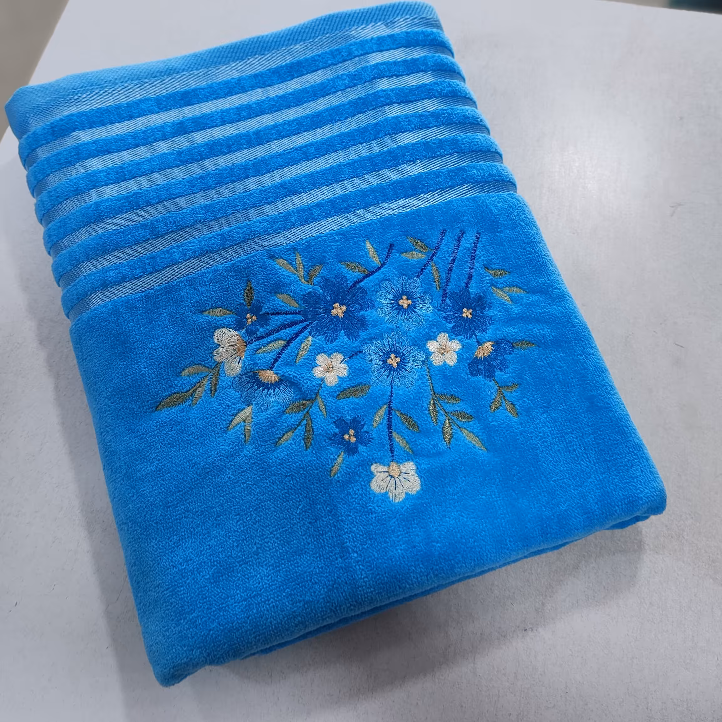 حوله سایز استخری ماندگار گلدوزی شده آبگیری بالا و بدون پرزدهی