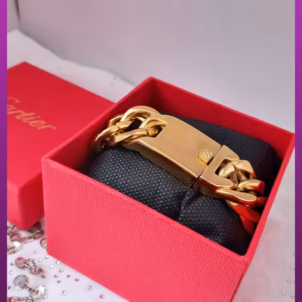 دستبند اصل کارتیه با قفل کشویی دکمه ای طلایی