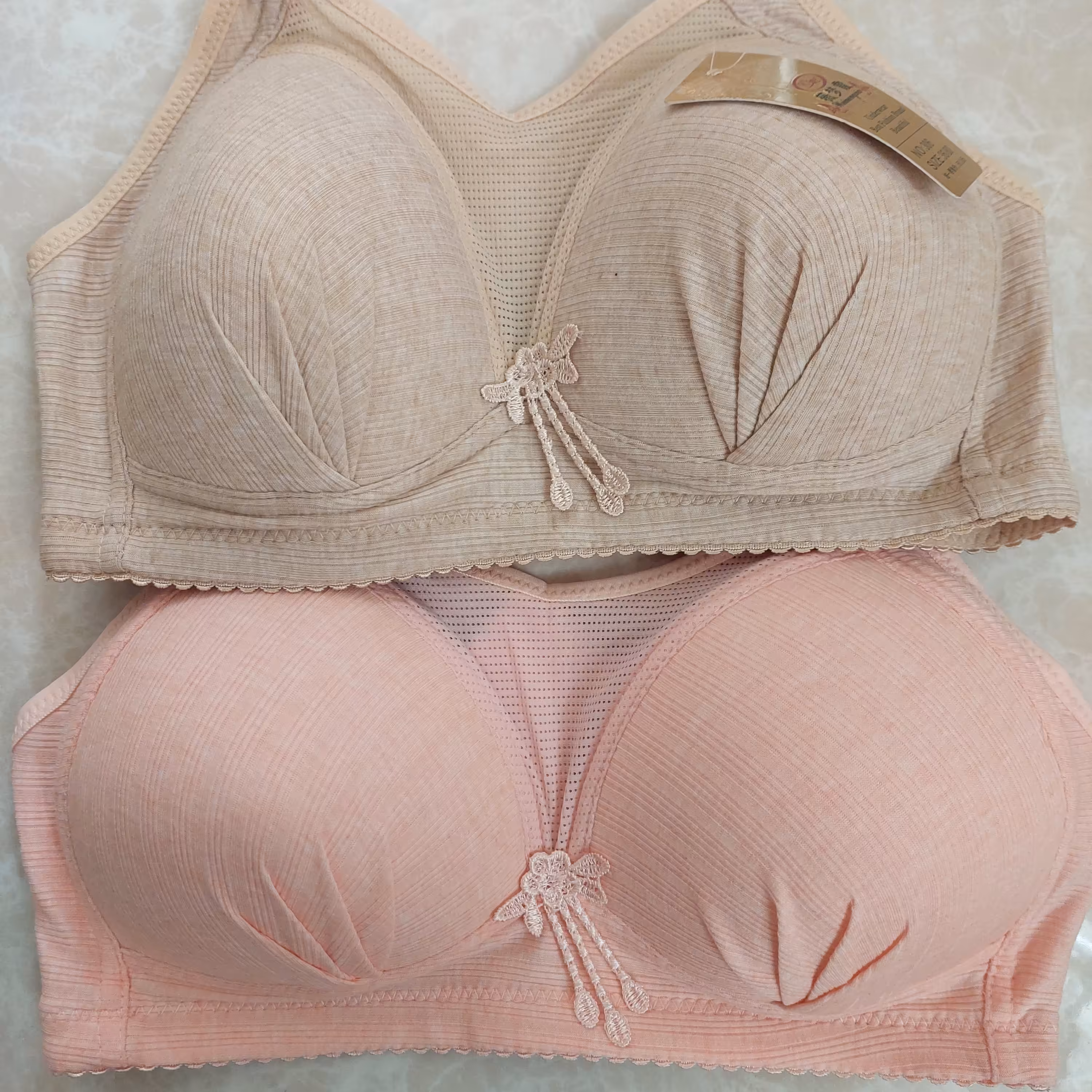 سوتین اسفنجی  بدون فنر