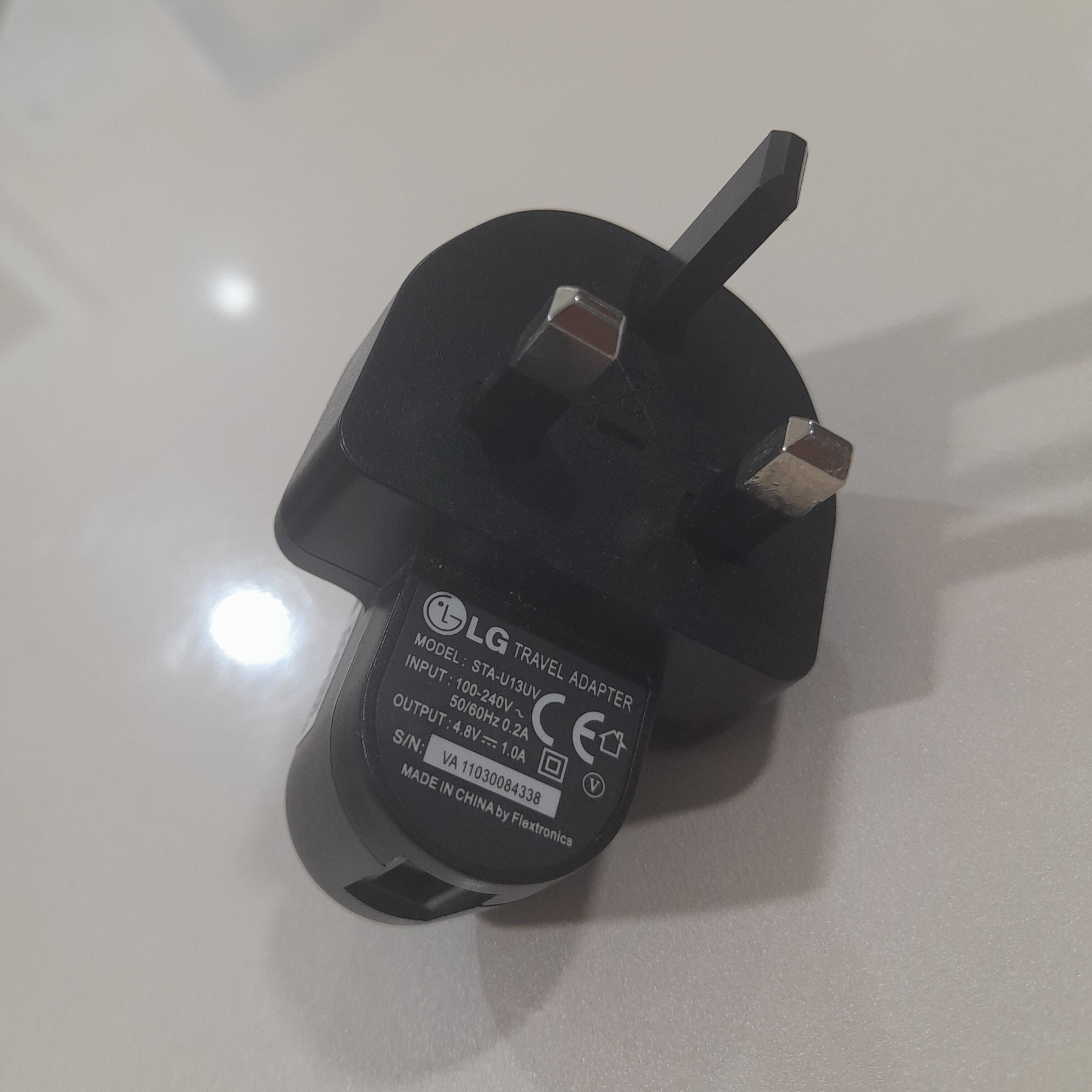 اداپتور کلگی شارژر 1 آمپر 3 پین اصلی مناسب ساعت هوشمند مچی هندزفری بلوتوثی کارتخوان اسپیکر پوز یک آمپر 1A