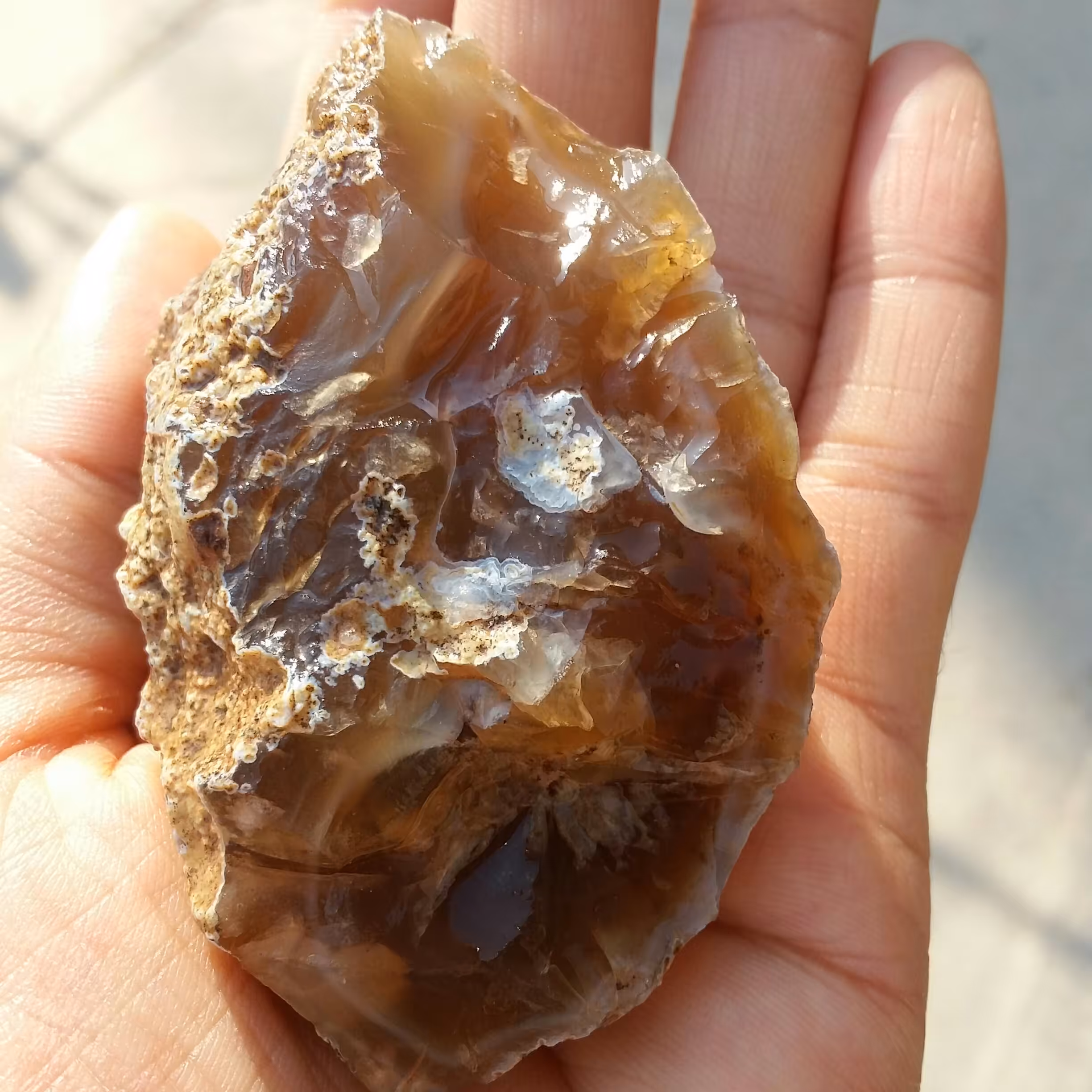 سنگ راف عقیق خرمایی  عسلی محشر دیدنیی
100 در صد طبیعی بینظیر 
شاهکار خلقت
با قابلیت ساخت چند نگین خارق العاده کد 6753