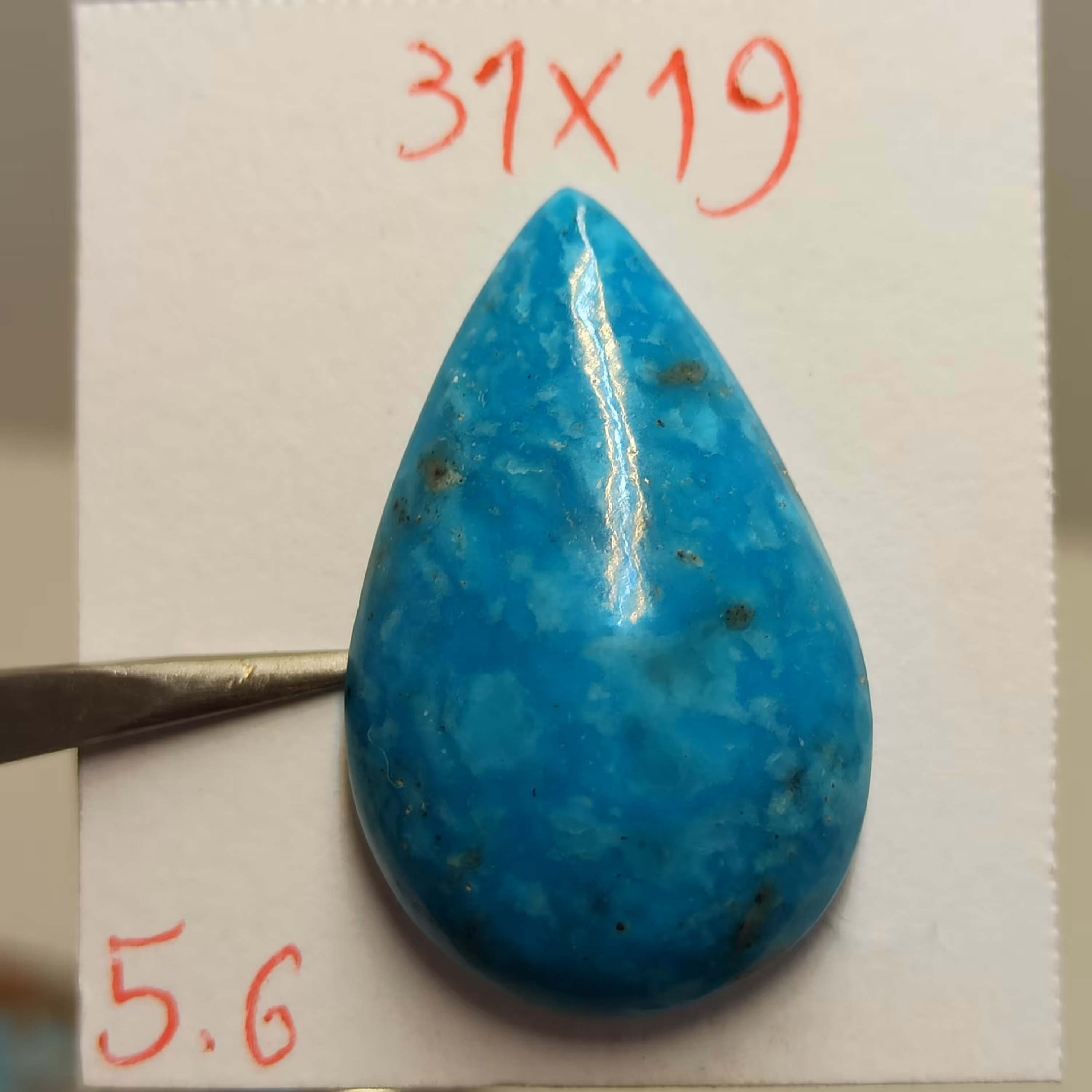 نگین فیروزه مقاوم شده شهربابک تراش اشکی شکل سایز درشت