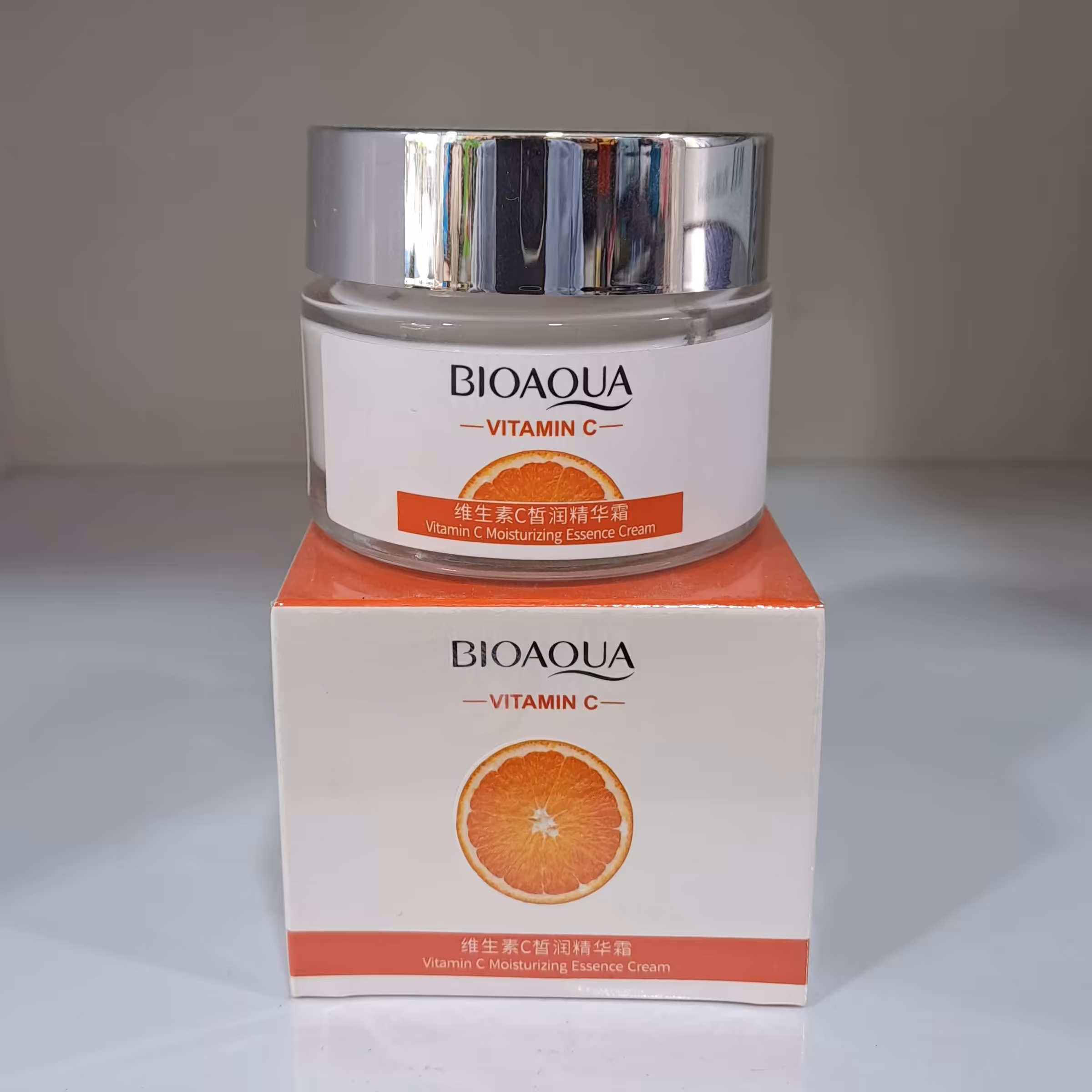 کرم آبرسان ویتامین سی برند بیواکوا