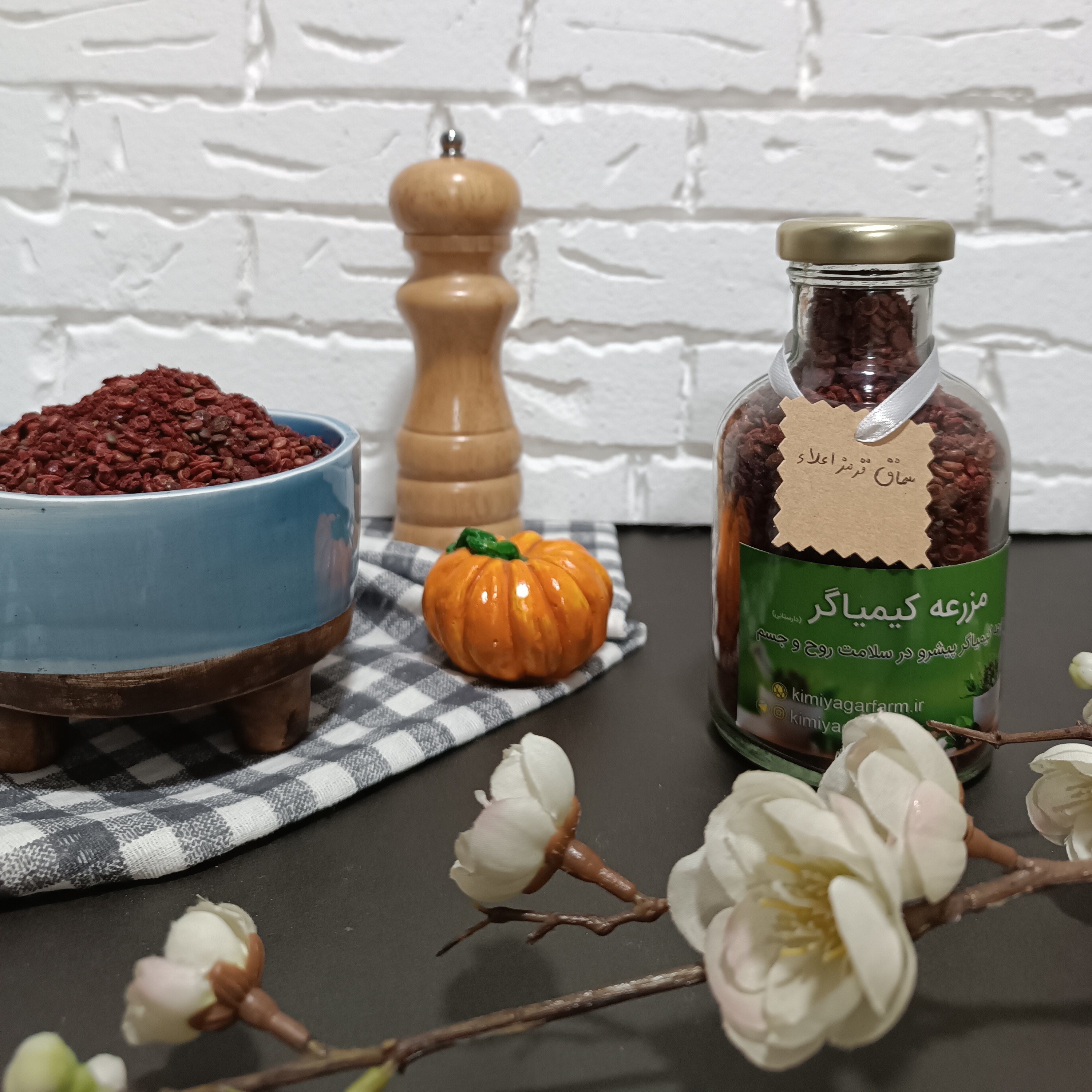 سماق قرمز درشت اعلا 150 گرمی شیشه ای