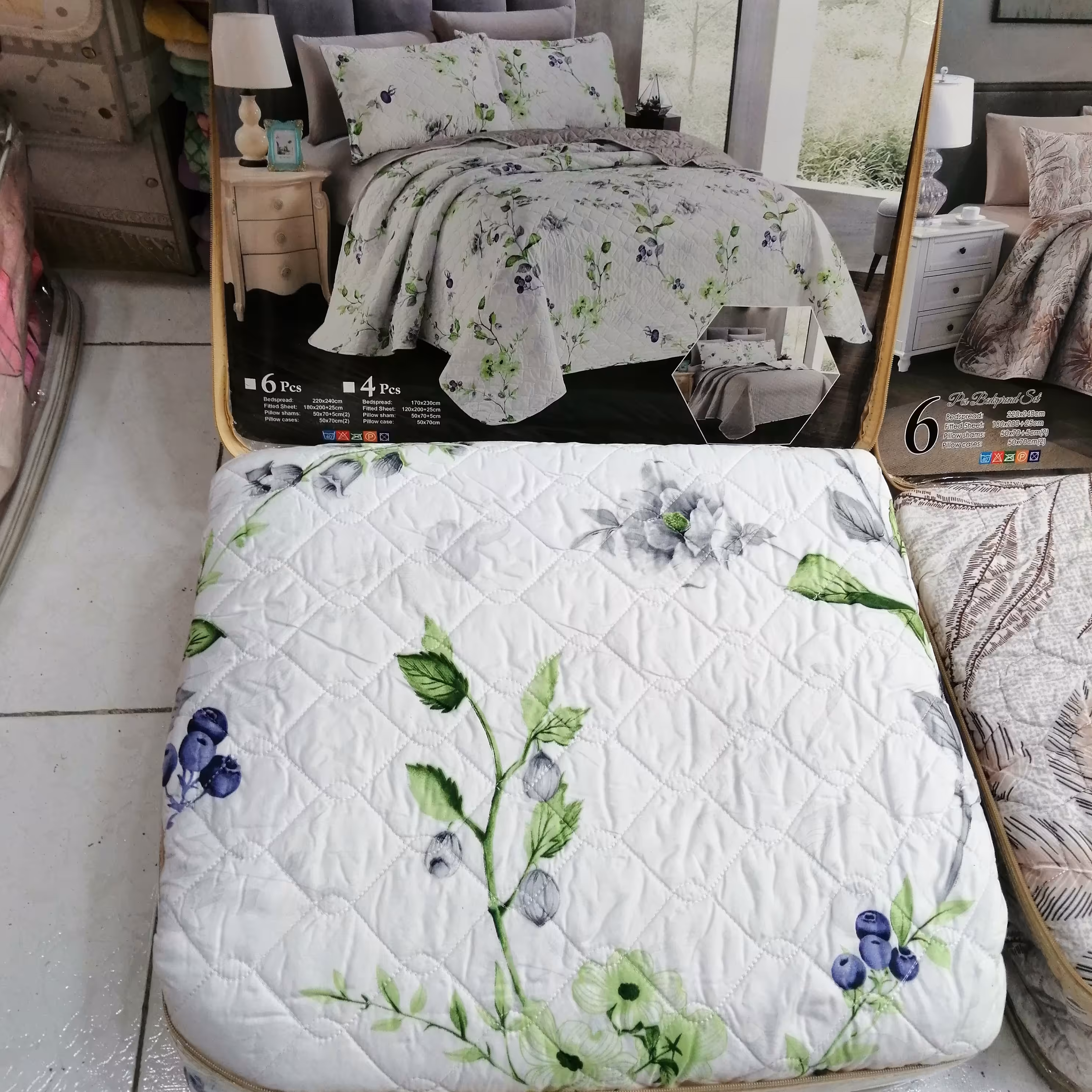 روتختی دونفره پنبه دوزی خارجی( بارجدید) جنس نخی دورو یک طرف تکرنگ یک طرف گل دار 6تیکه در 20 رنگ و طرح 